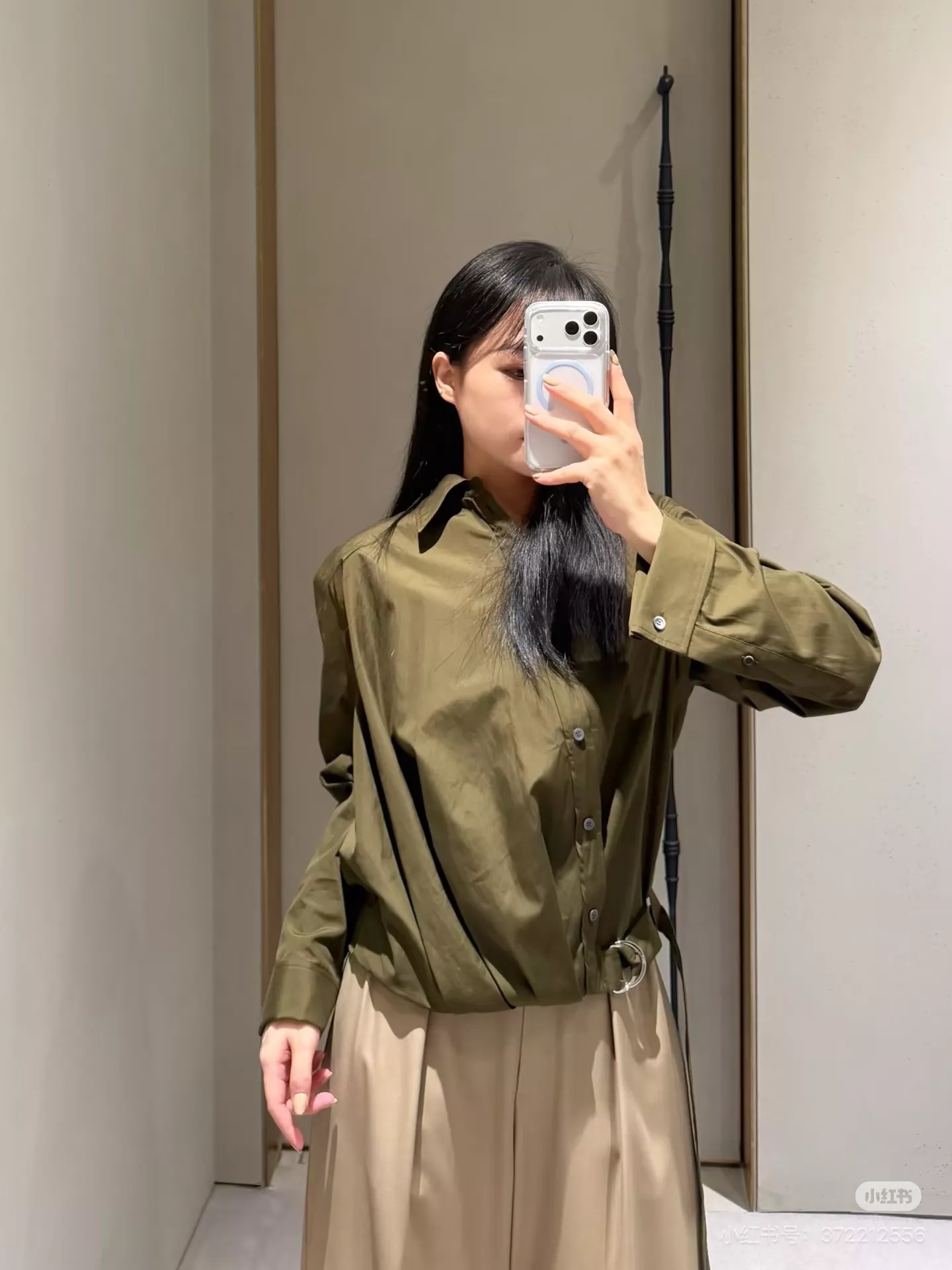 노브랜드 허리 벨트 디테일 슬림핏 카라 셔츠 상세 이미지 20