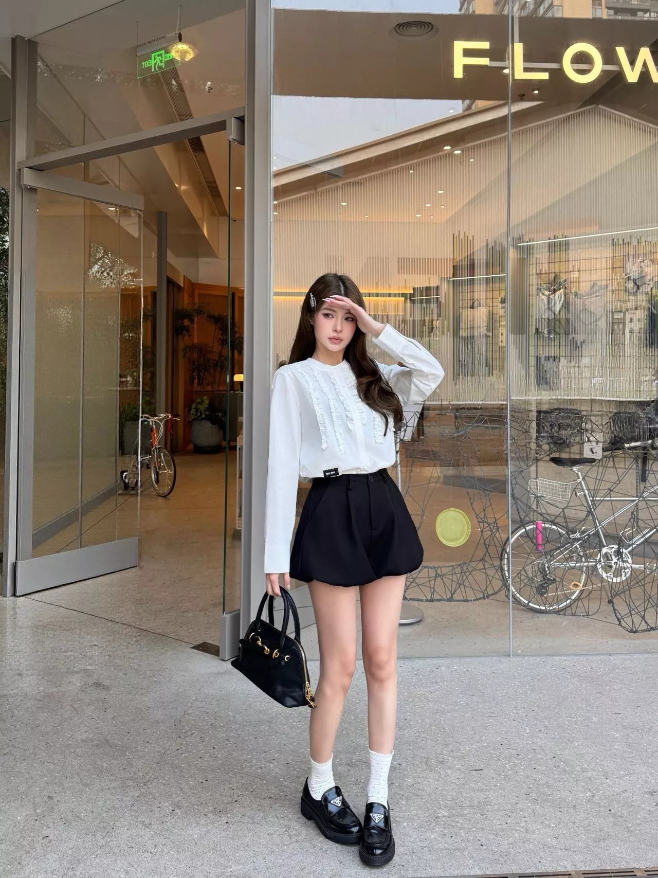 미우미우 26SS 궁중풍 입체 프릴 라운드넥 화이트 셔츠 상세 이미지 13