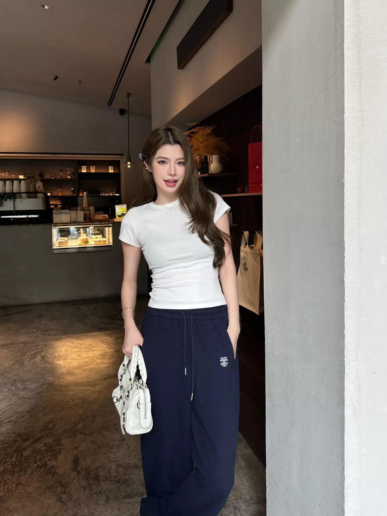 셀린느 26SS 드레이프 와이드 스트레이트 밴딩 팬츠 상세 이미지 25