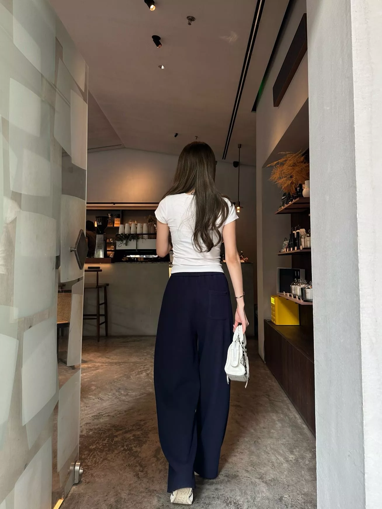 셀린느 26SS 드레이프 와이드 스트레이트 밴딩 팬츠 상세 이미지 28