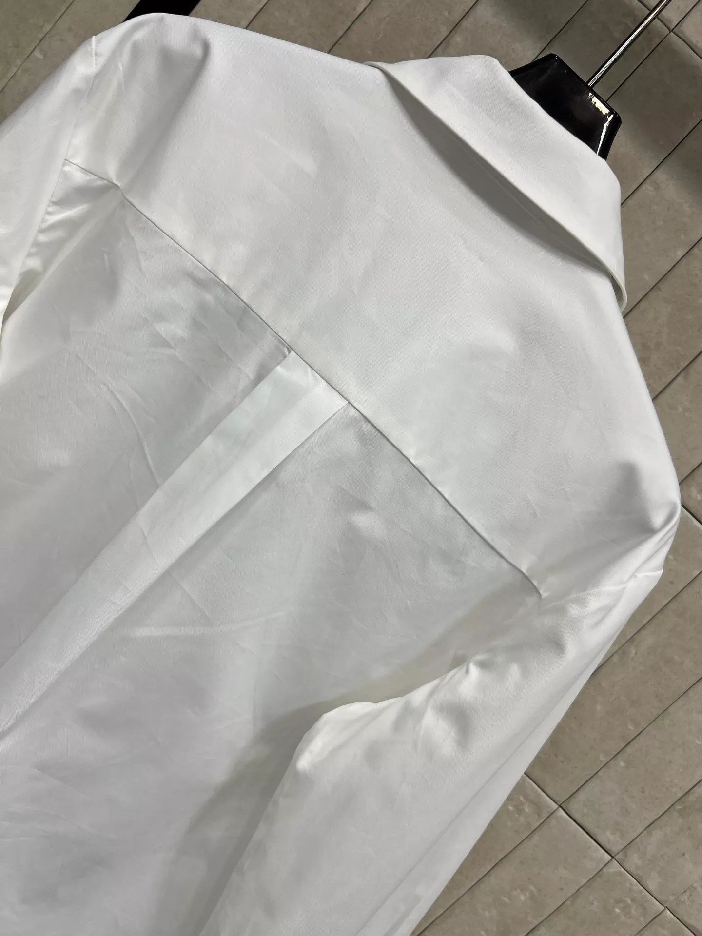 디올 타이 장식 로고 자수 포켓 코튼 셔츠 상세 이미지 8
