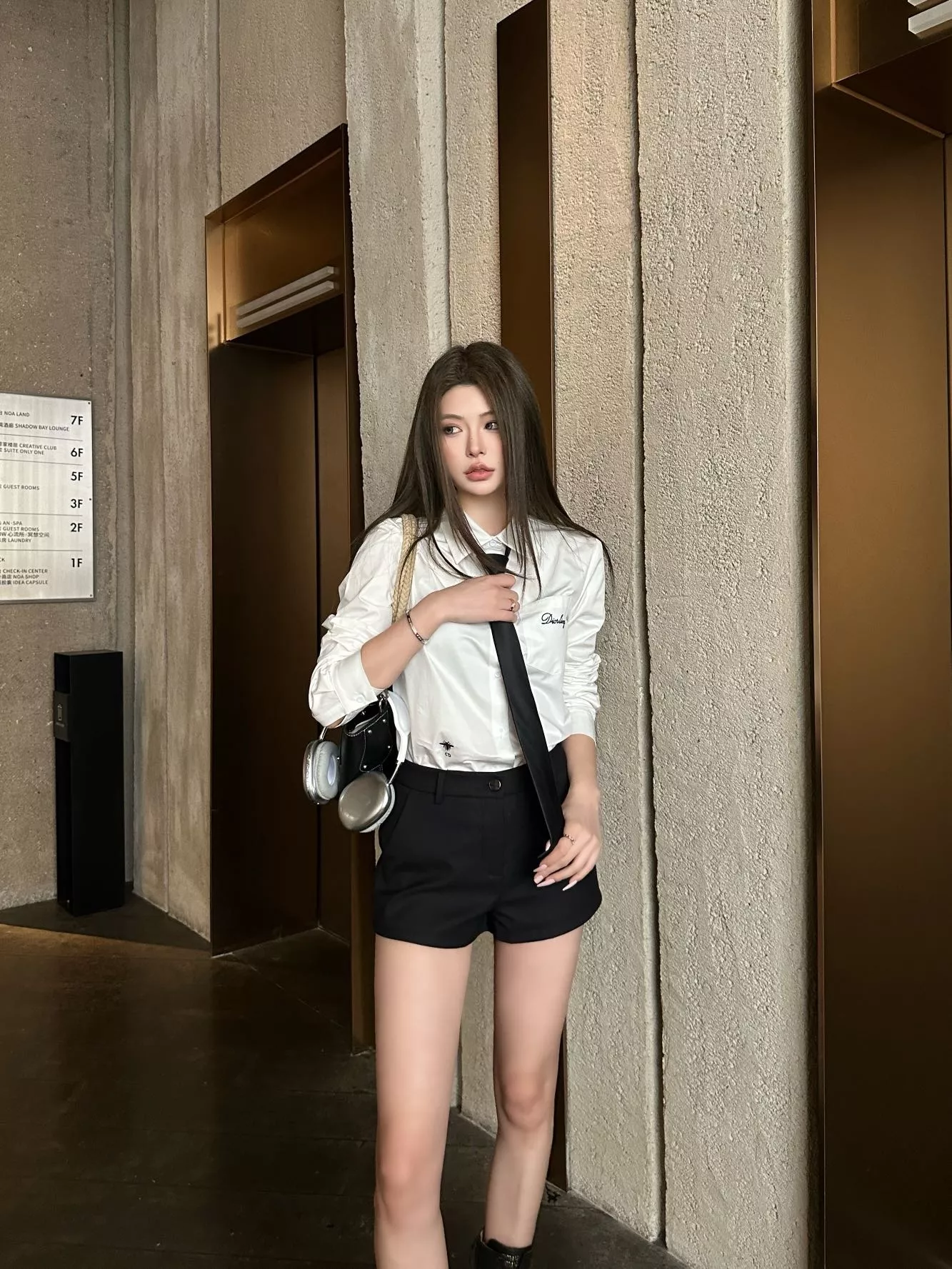 디올 타이 장식 로고 자수 포켓 코튼 셔츠 상세 이미지 16