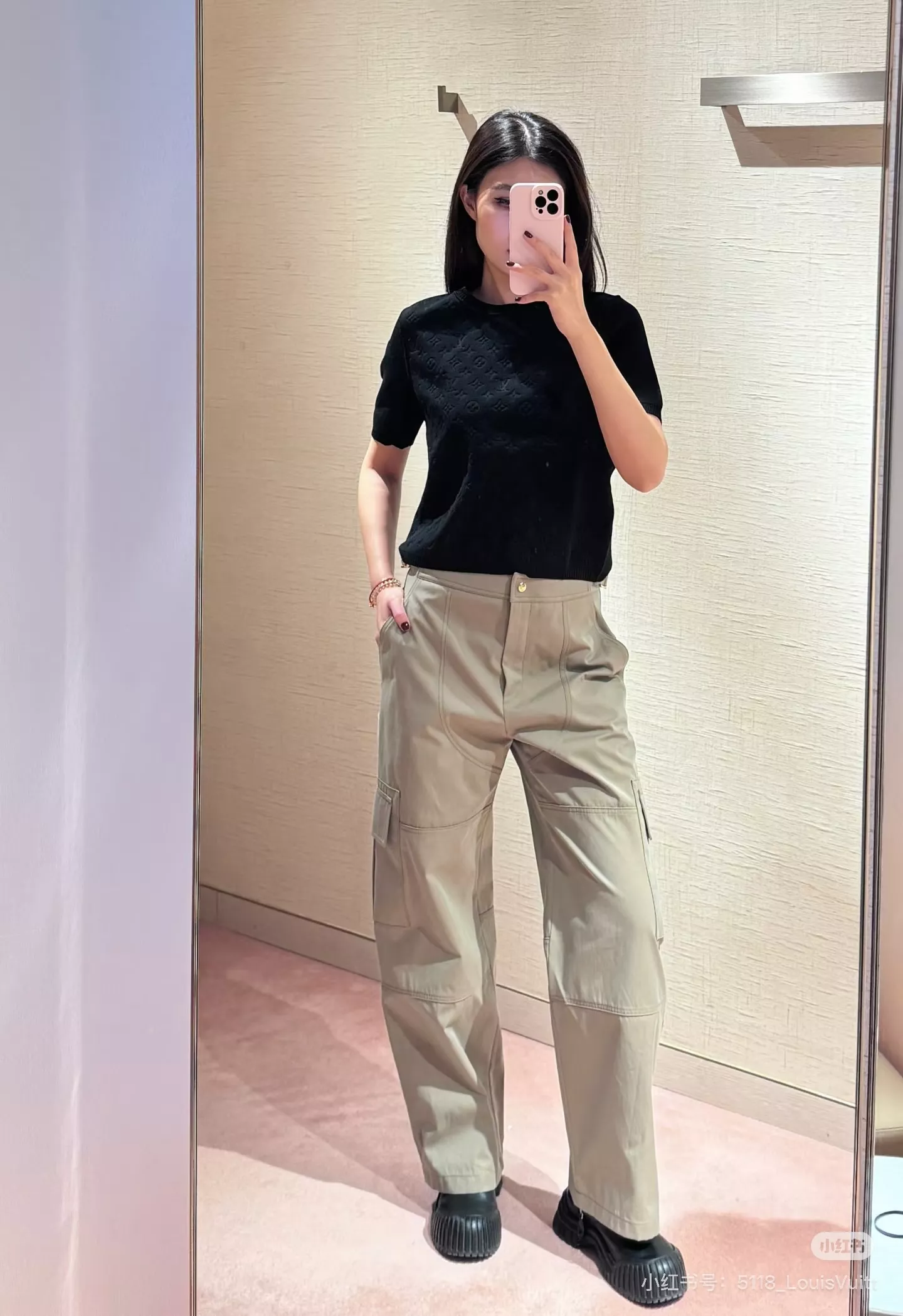 루이비통 26SS 카키 멀티포켓 하이웨이스트 카고 팬츠 상세 이미지 27