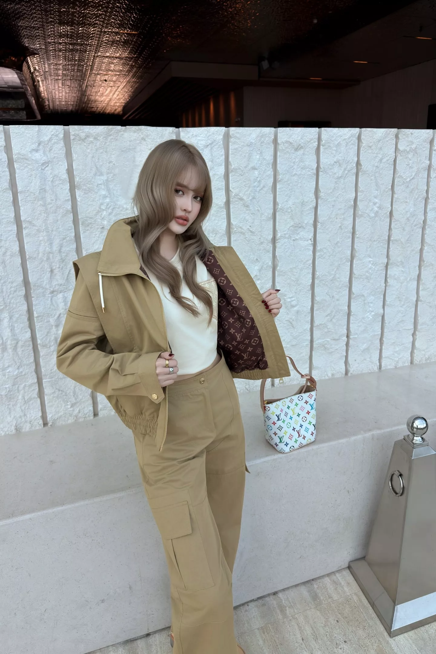 루이비통 26SS 카키 멀티포켓 하이웨이스트 카고 팬츠 상세 이미지 31