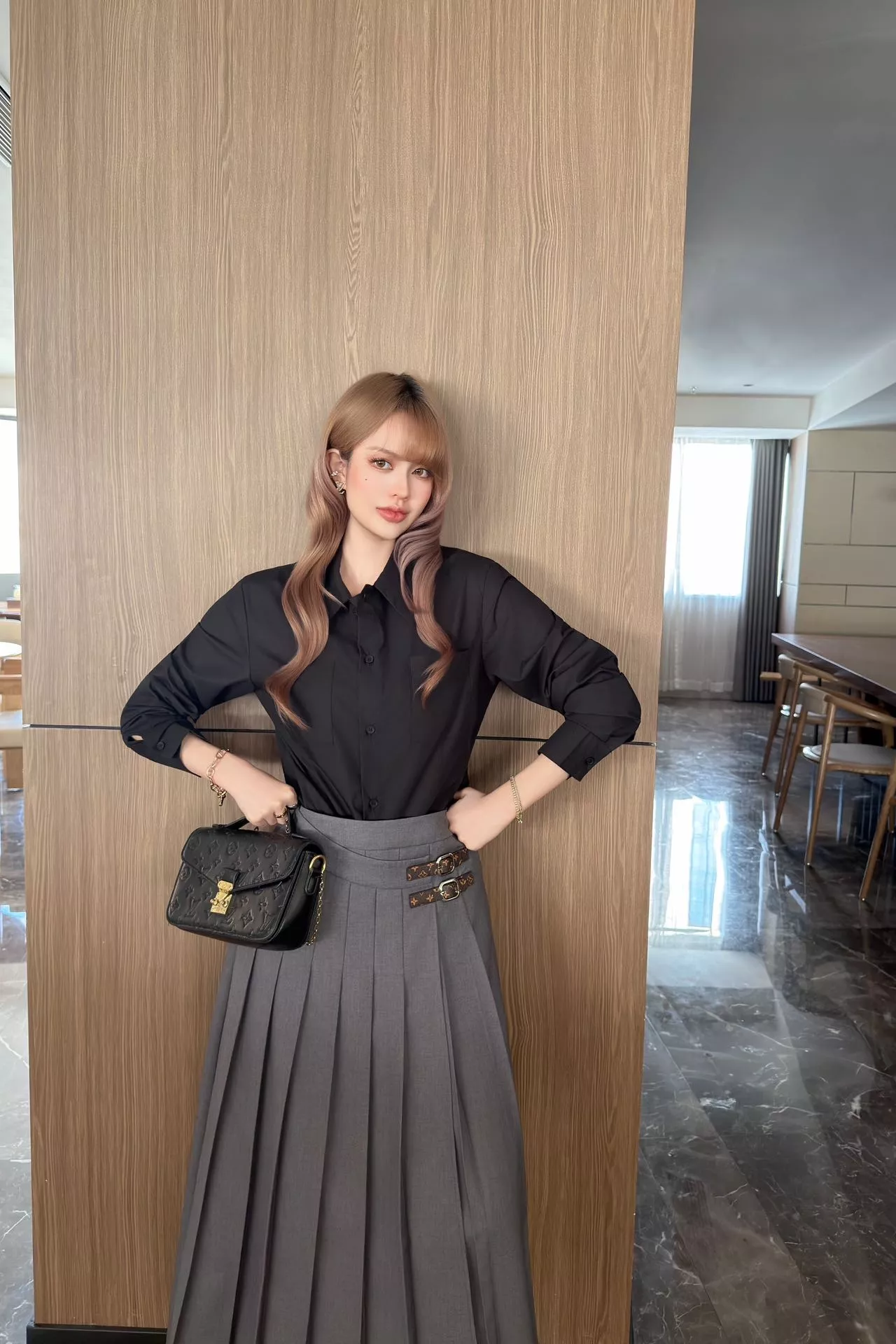 루이비통 모노그램 가죽 버클 플리츠 롱 스커트 상세 이미지 15