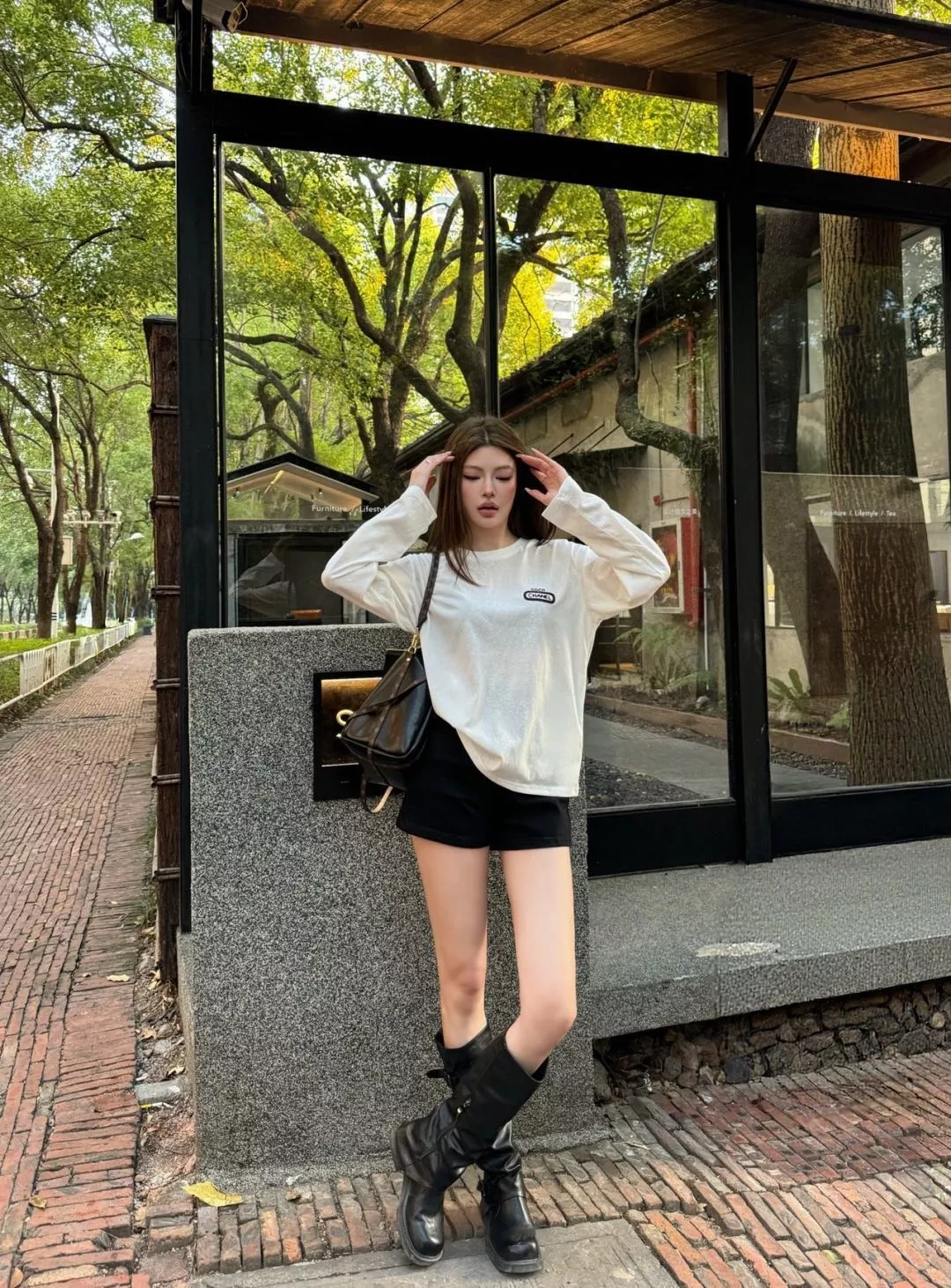 샤넬 로고 자수 포인트 화이트 롱슬리브 티셔츠 상세 이미지 14
