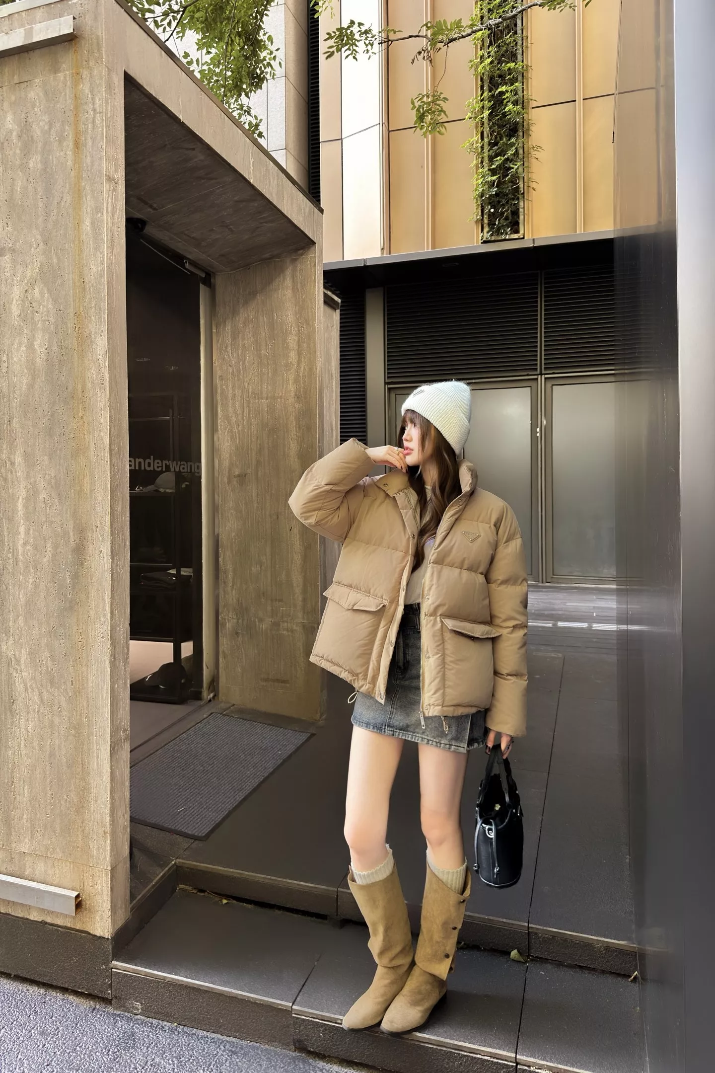 프라다 25FW 하이넥 볼륨 쇼트 패딩 재킷 상세 이미지 55