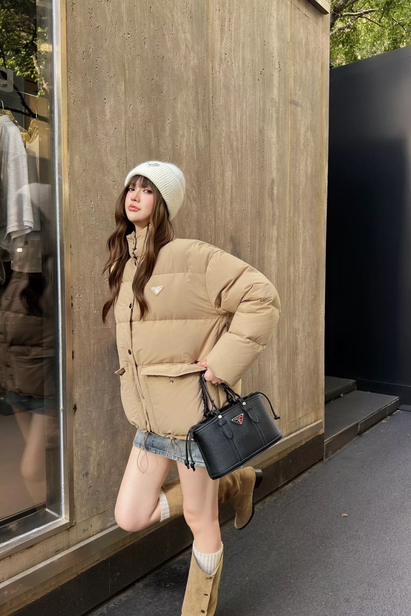 프라다 25FW 하이넥 볼륨 쇼트 패딩 재킷 상세 이미지 60