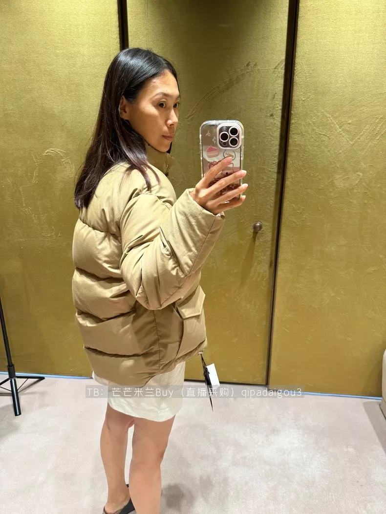 프라다 25FW 하이넥 볼륨 쇼트 패딩 재킷 상세 이미지 21