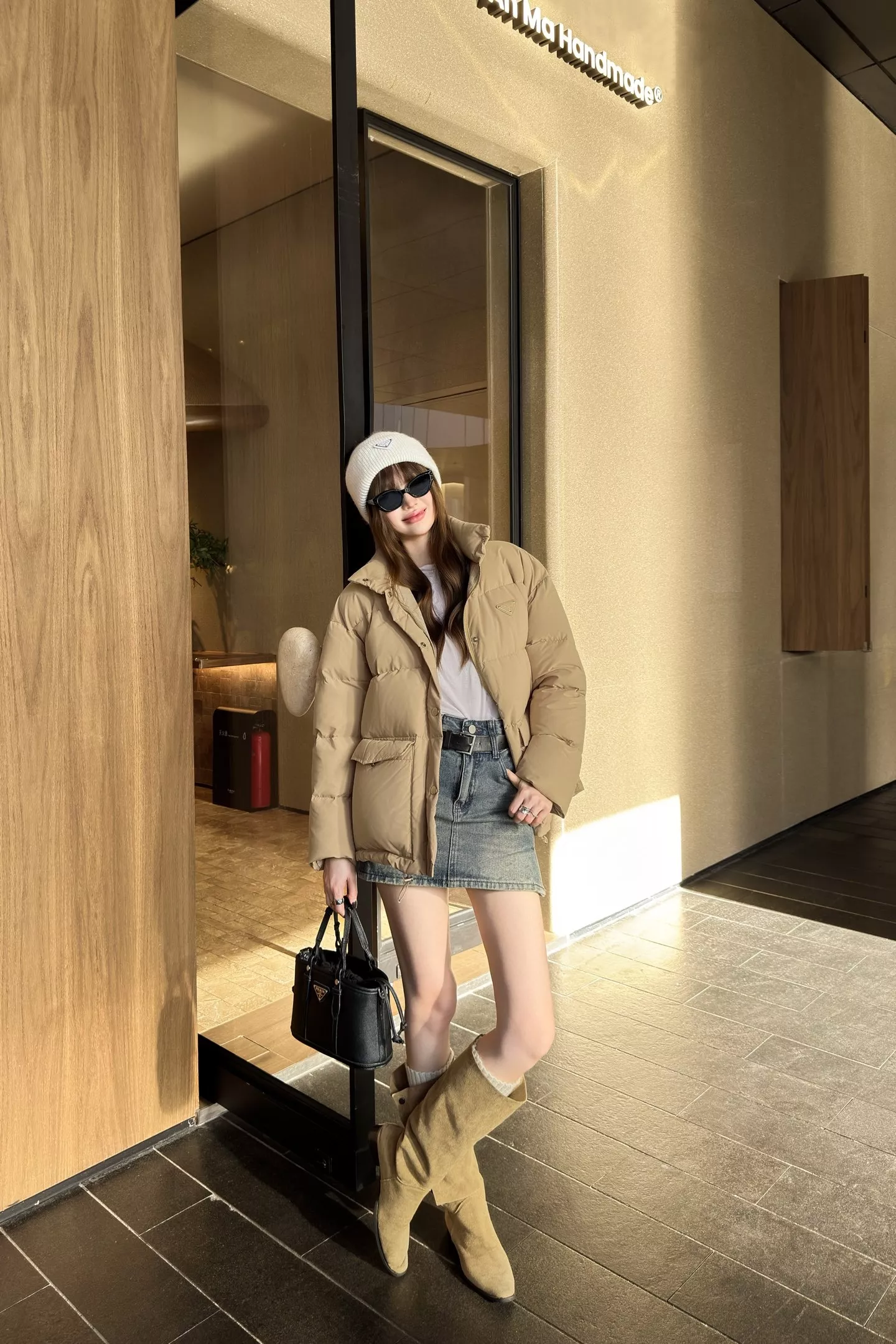 프라다 25FW 하이넥 볼륨 쇼트 패딩 재킷 상세 이미지 50