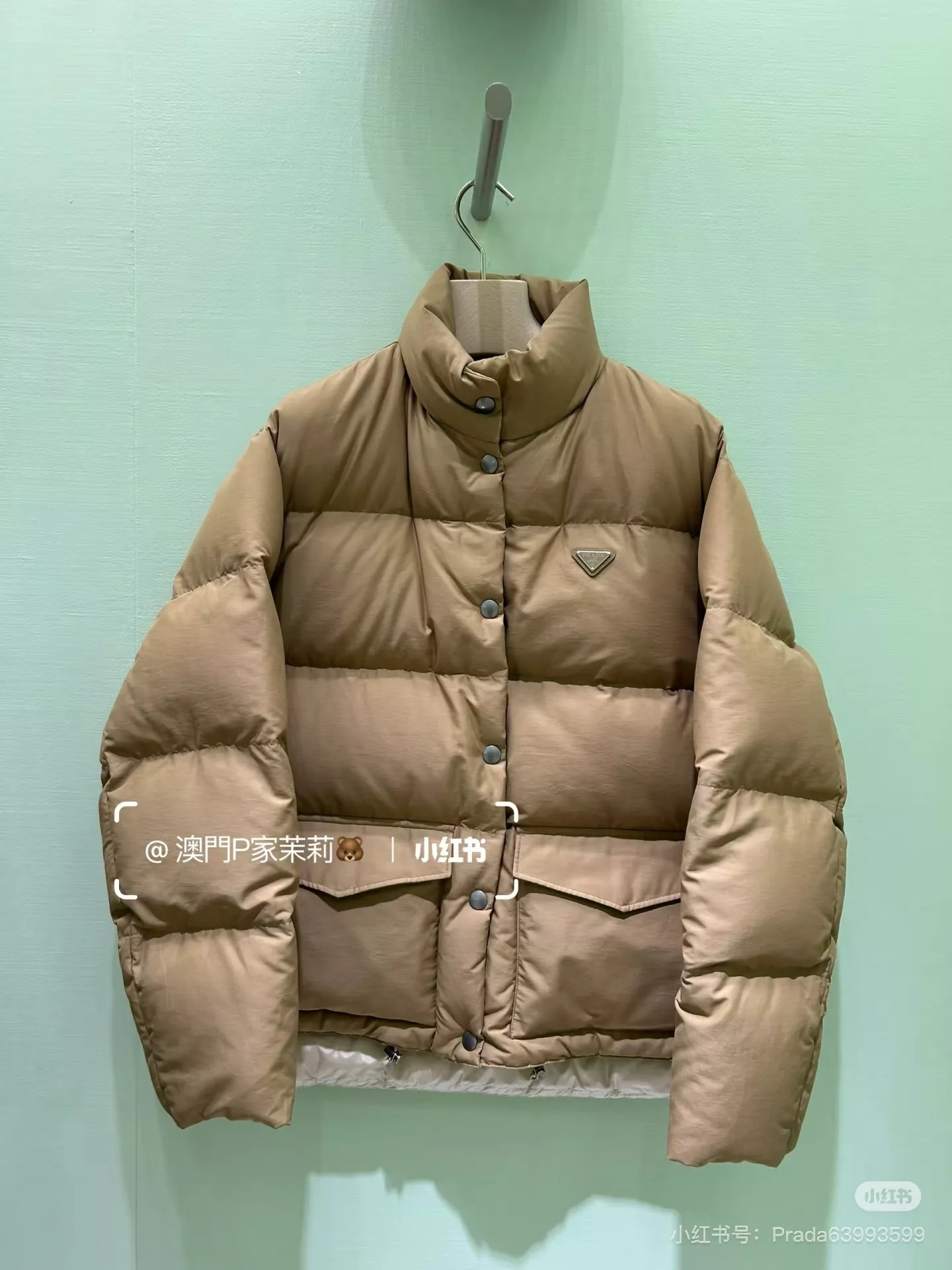 프라다 25FW 하이넥 볼륨 쇼트 패딩 재킷 상세 이미지 33