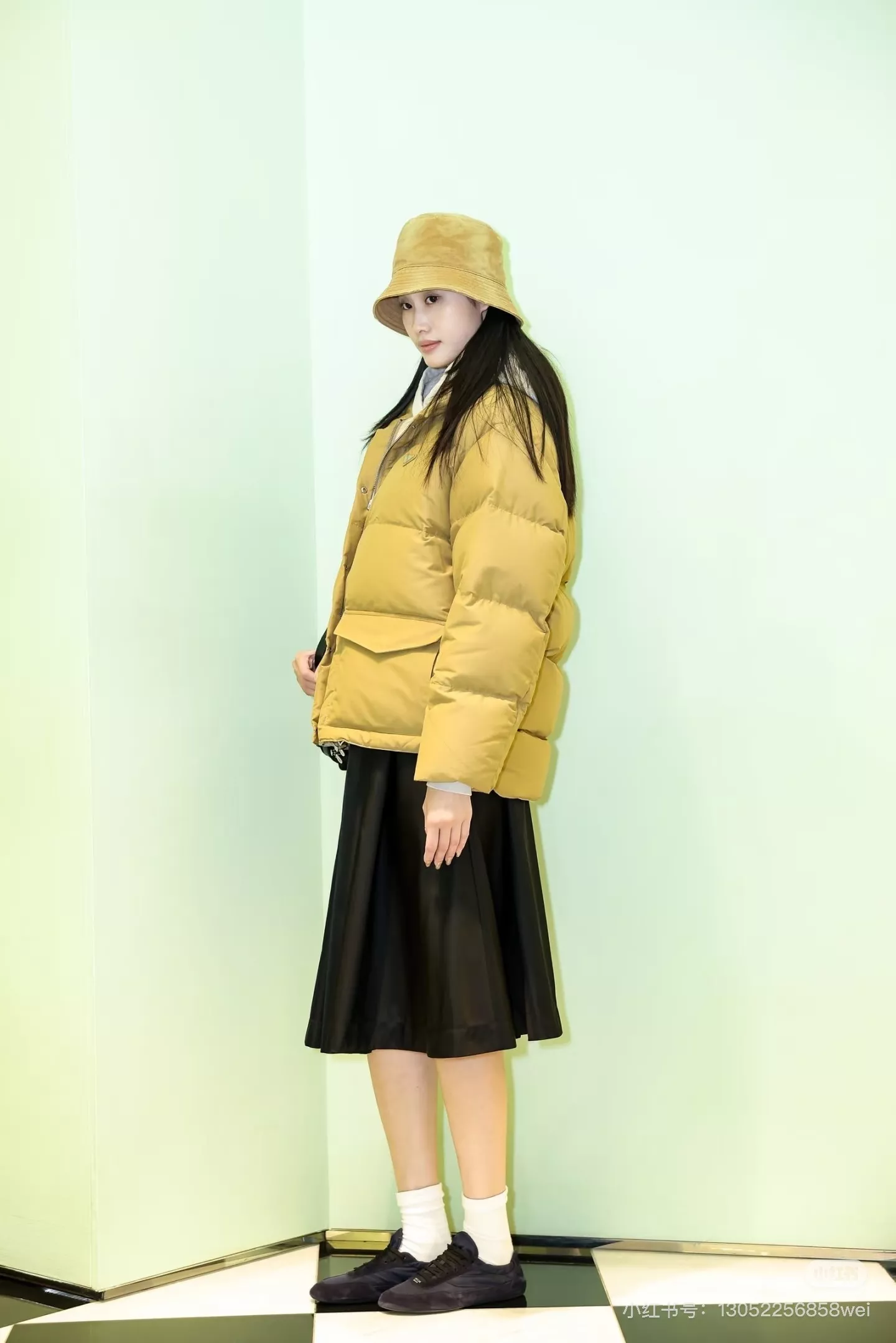 프라다 25FW 하이넥 볼륨 쇼트 패딩 재킷 상세 이미지 36