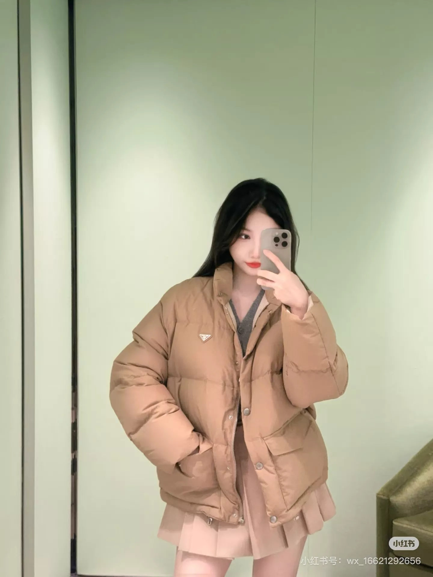 프라다 25FW 하이넥 볼륨 쇼트 패딩 재킷 상세 이미지 45