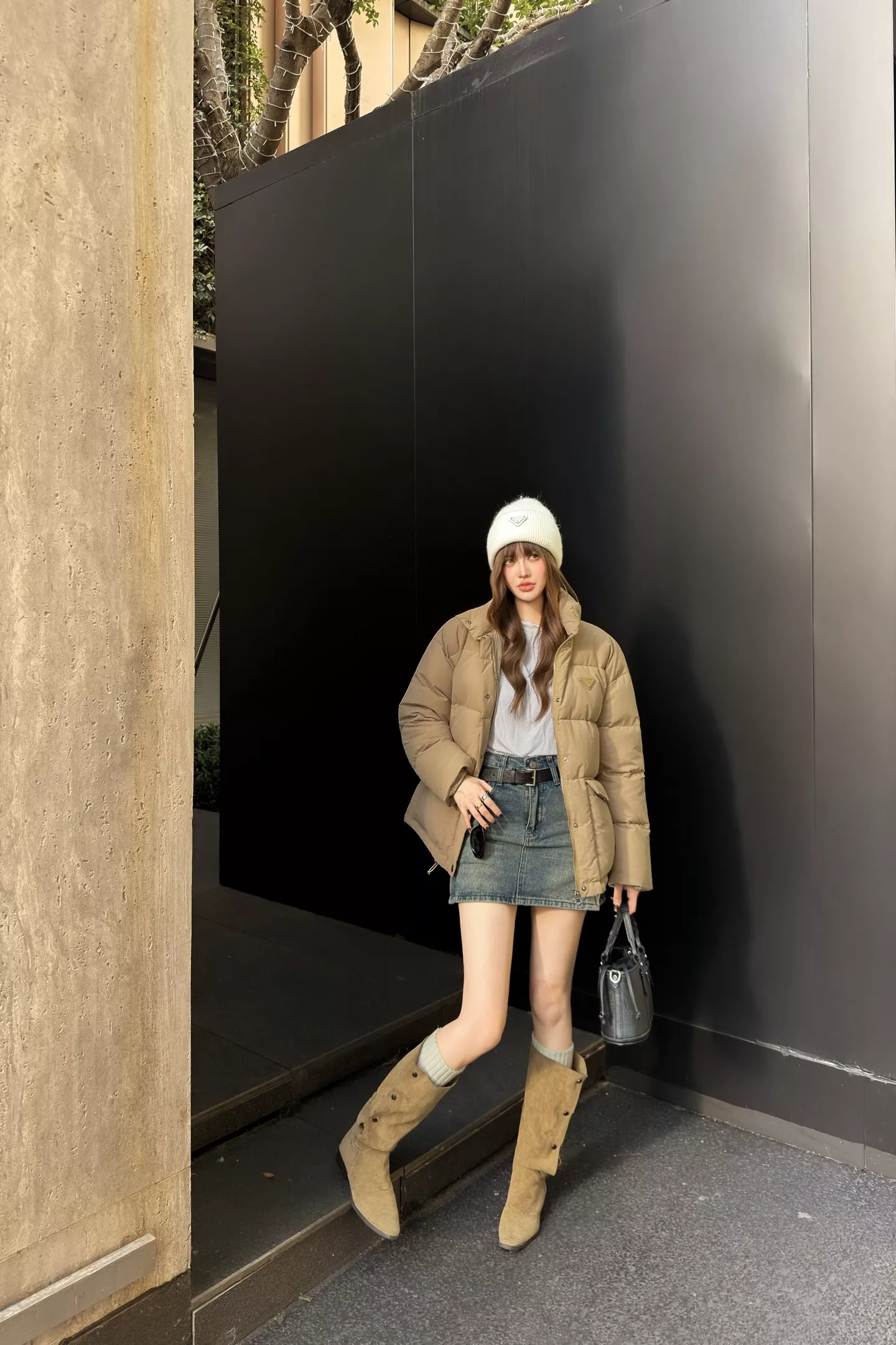 프라다 25FW 하이넥 볼륨 쇼트 패딩 재킷 상세 이미지 53