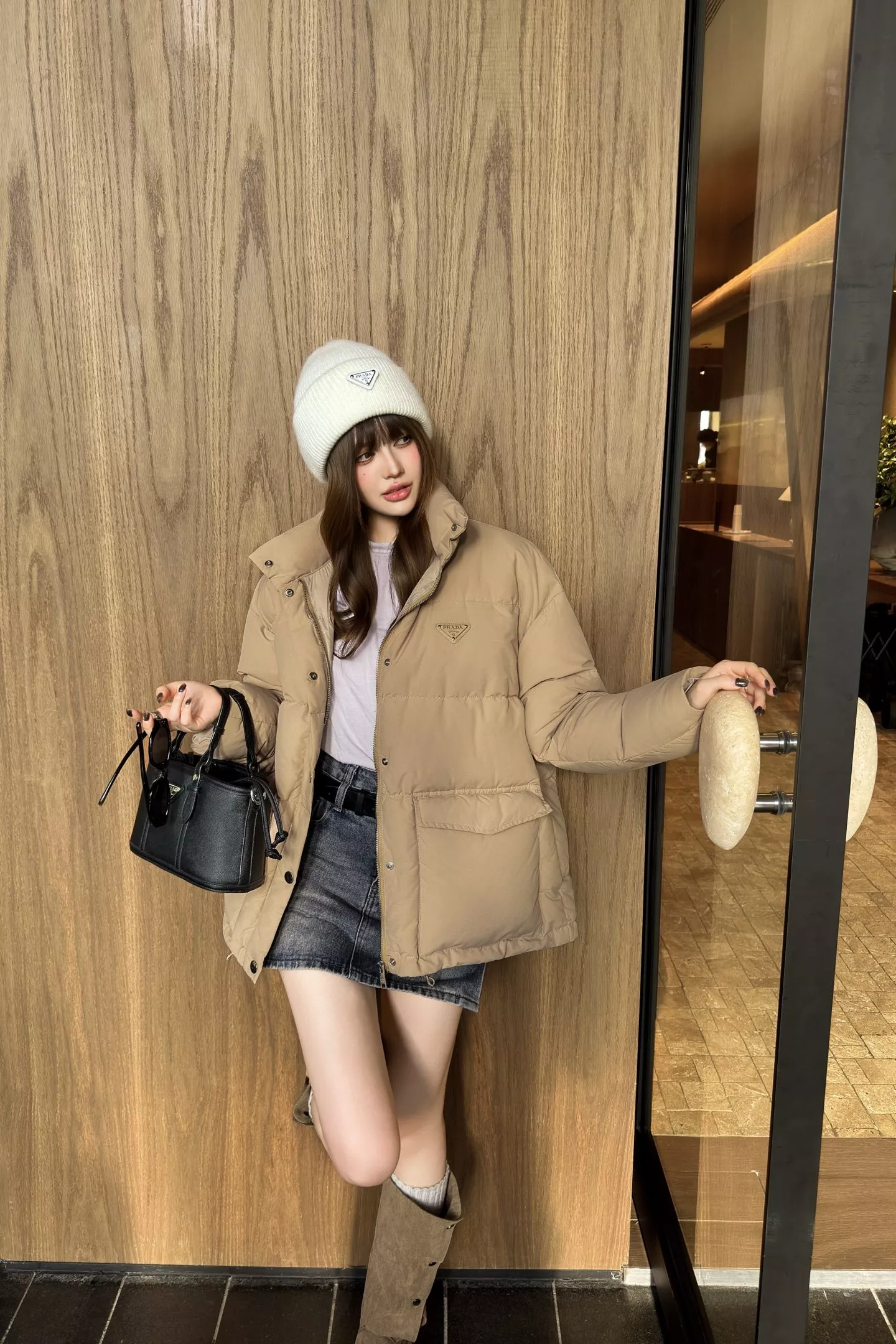 프라다 25FW 하이넥 볼륨 쇼트 패딩 재킷 상세 이미지 52