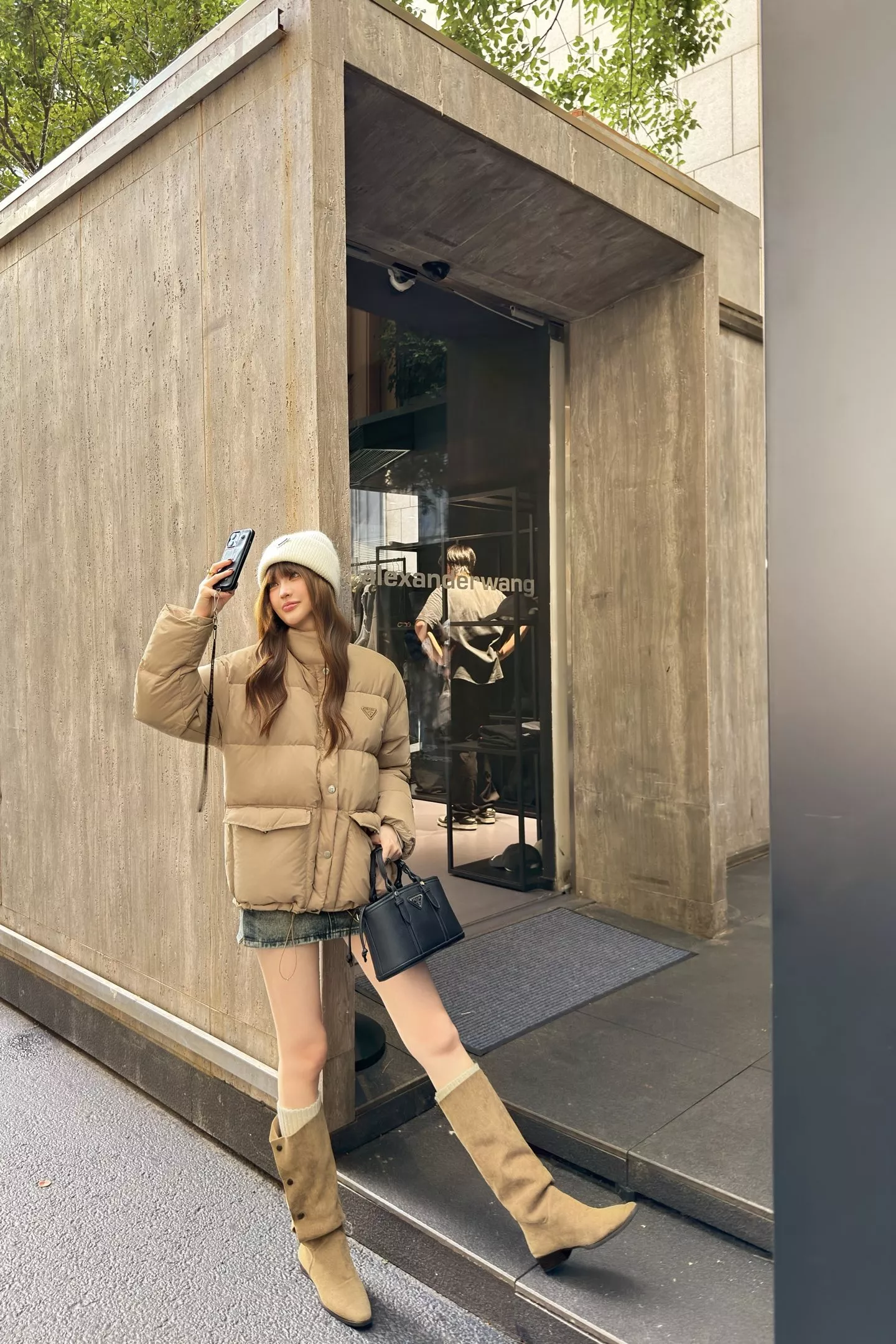 프라다 25FW 하이넥 볼륨 쇼트 패딩 재킷 상세 이미지 62