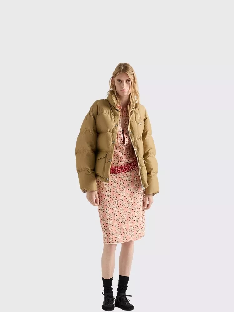 프라다 25FW 하이넥 볼륨 쇼트 패딩 재킷 상세 이미지 12