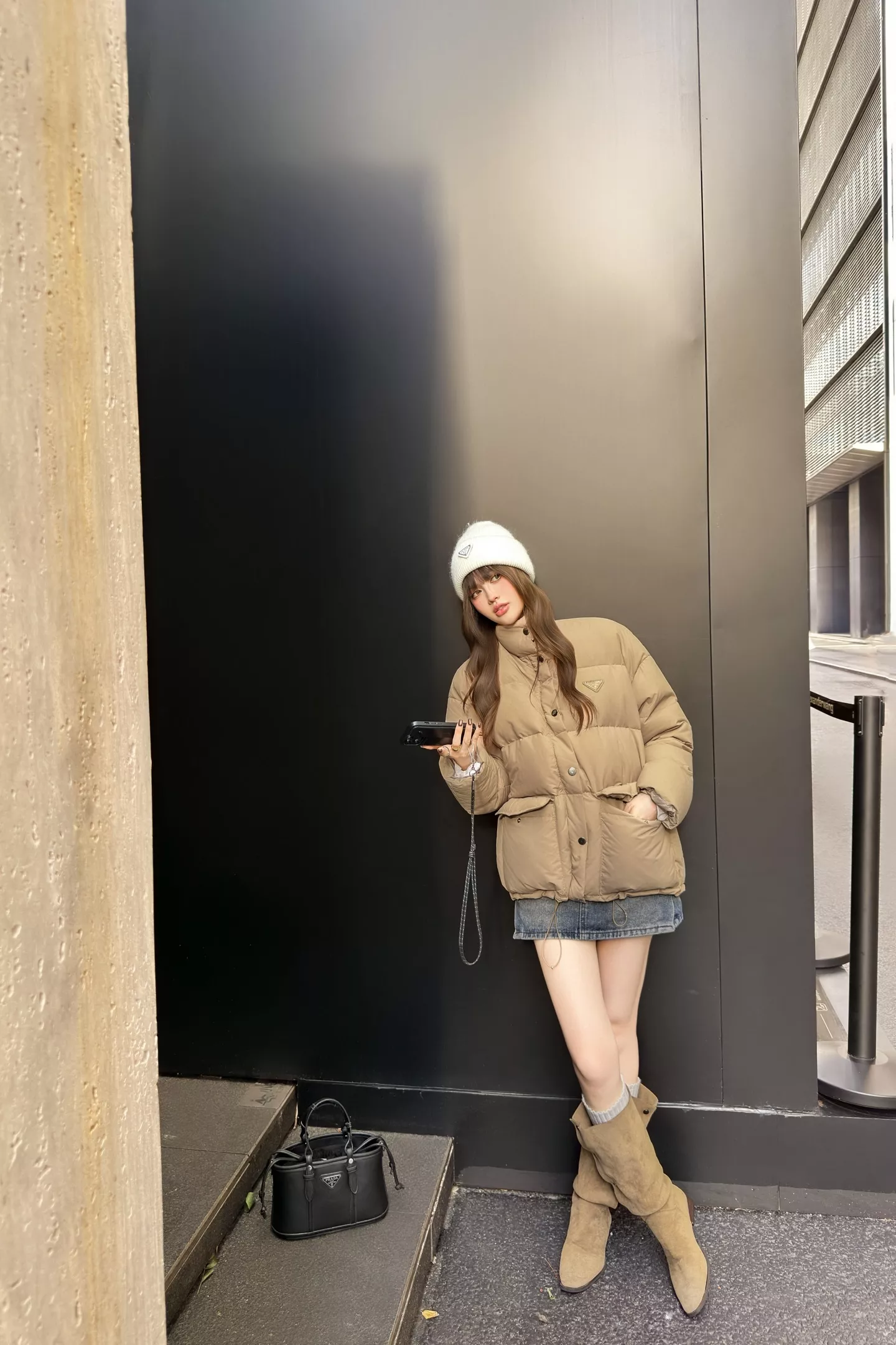 프라다 25FW 하이넥 볼륨 쇼트 패딩 재킷 상세 이미지 61