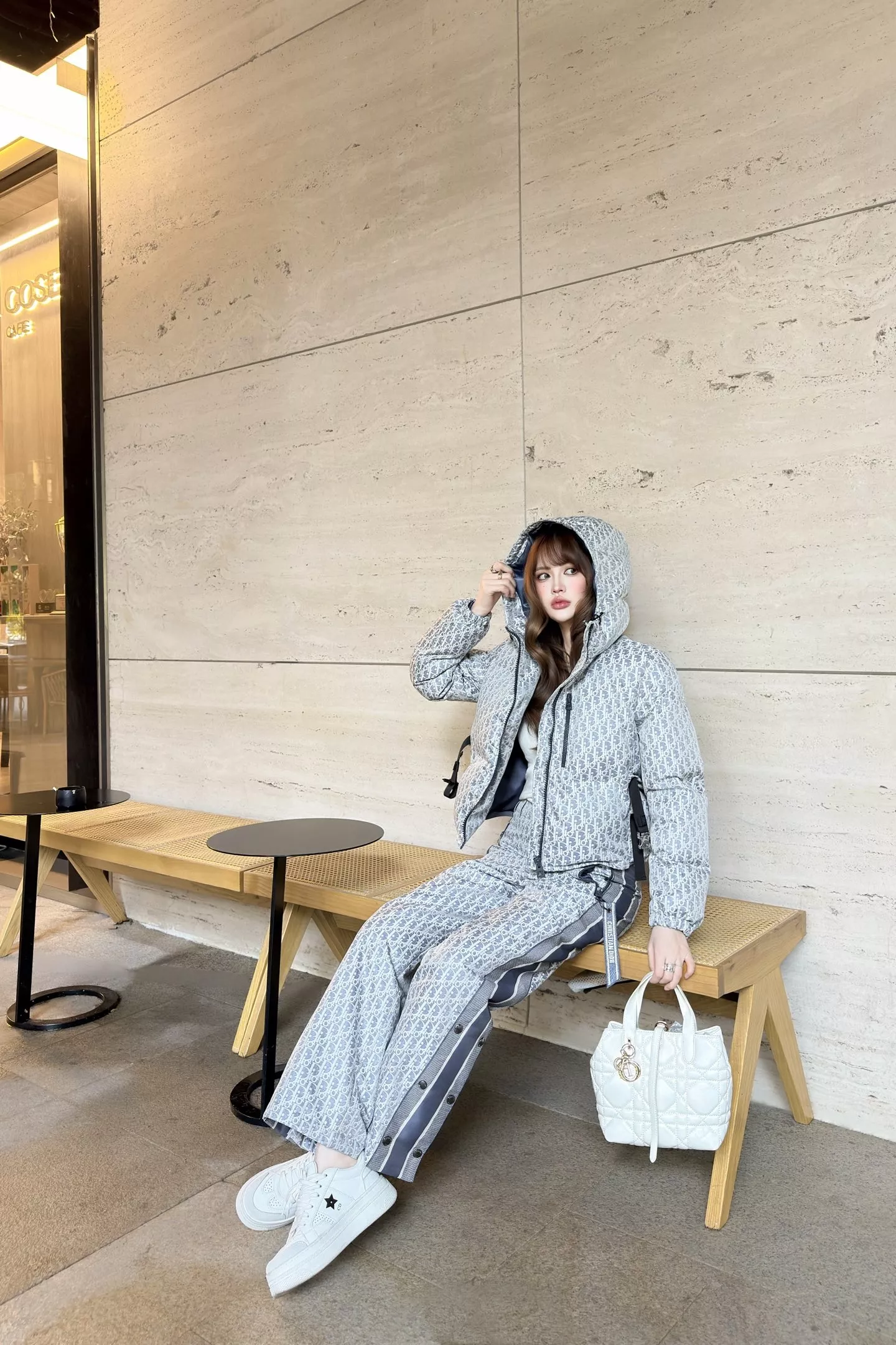 디올 올오버 자카드 후드 숏 다운 재킷 상세 이미지 24