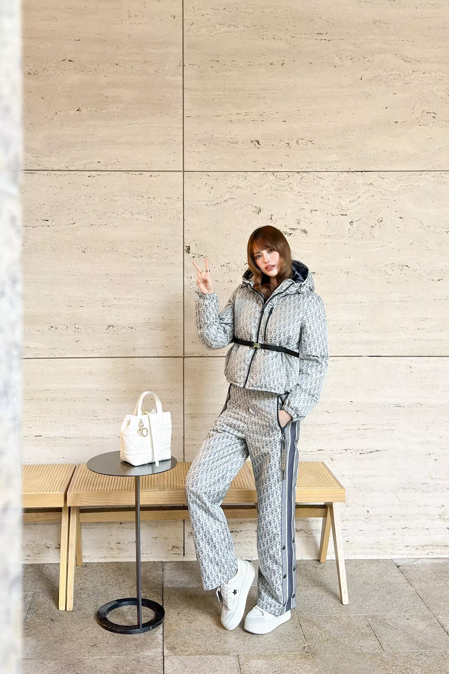 디올 올오버 자카드 후드 숏 다운 재킷 상세 이미지 27