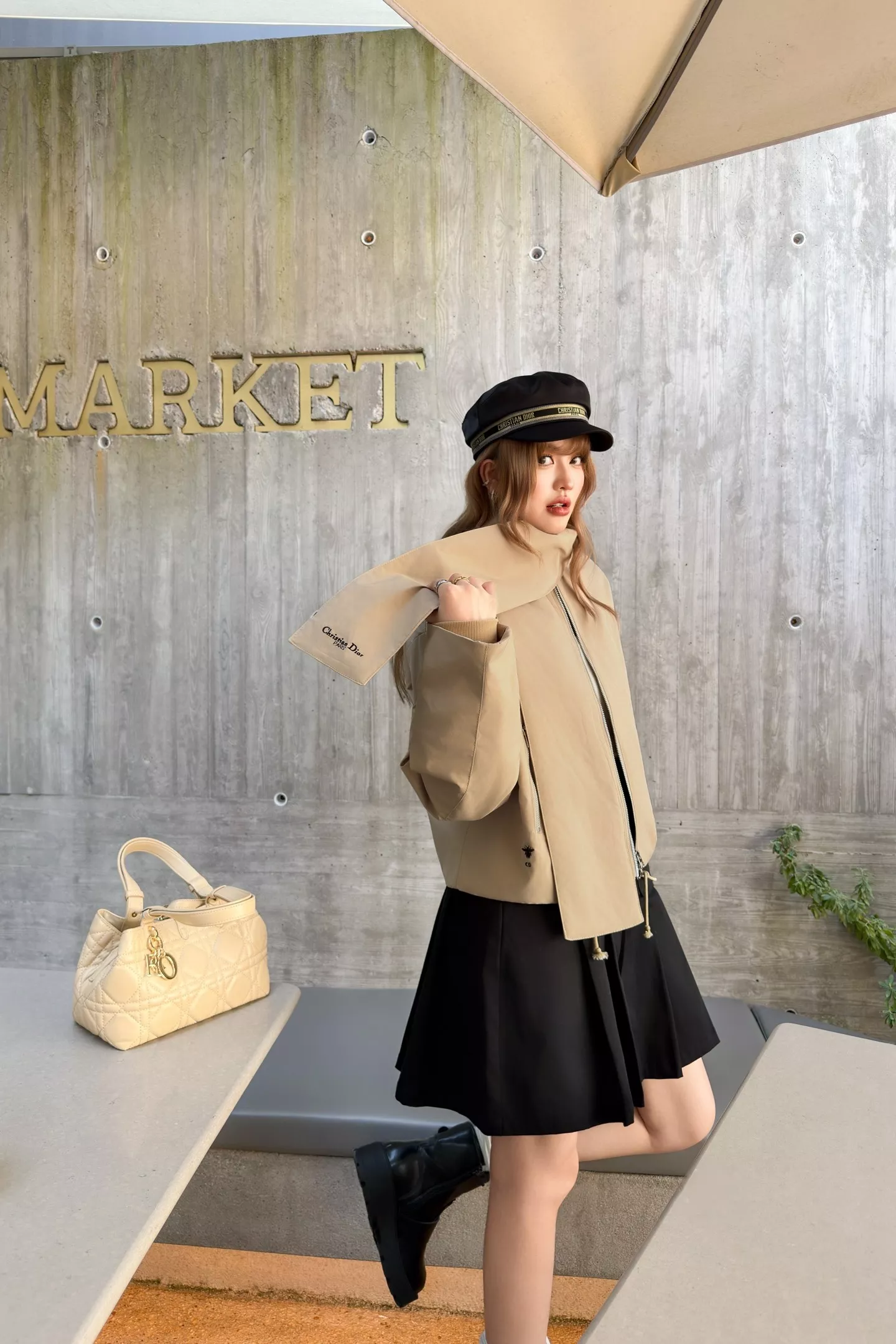 디올 25FW 탈부착 머플러 포인트 숏 패딩 점퍼 상세 이미지 31