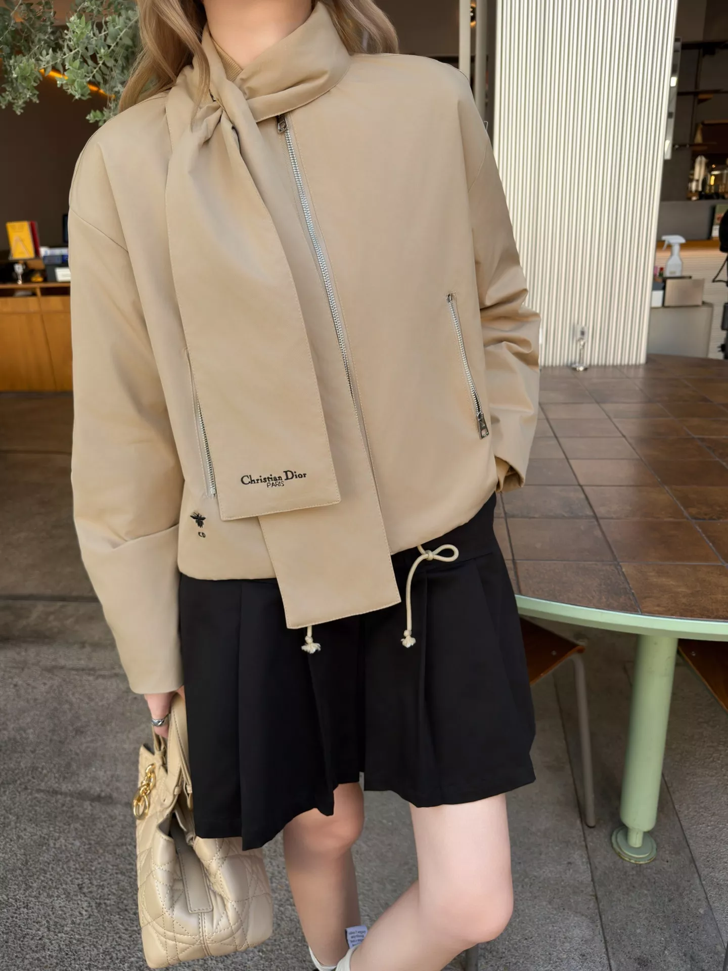 디올 25FW 탈부착 머플러 포인트 숏 패딩 점퍼 상세 이미지 33