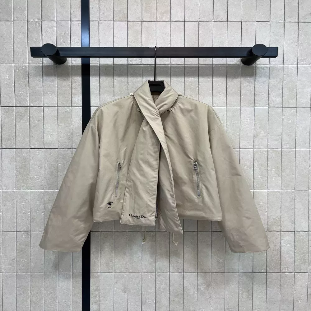 디올 25FW 탈부착 머플러 포인트 숏 패딩 점퍼