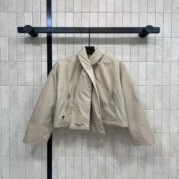 디올 25FW 탈부착 머플러 포인트 숏 패딩 점퍼