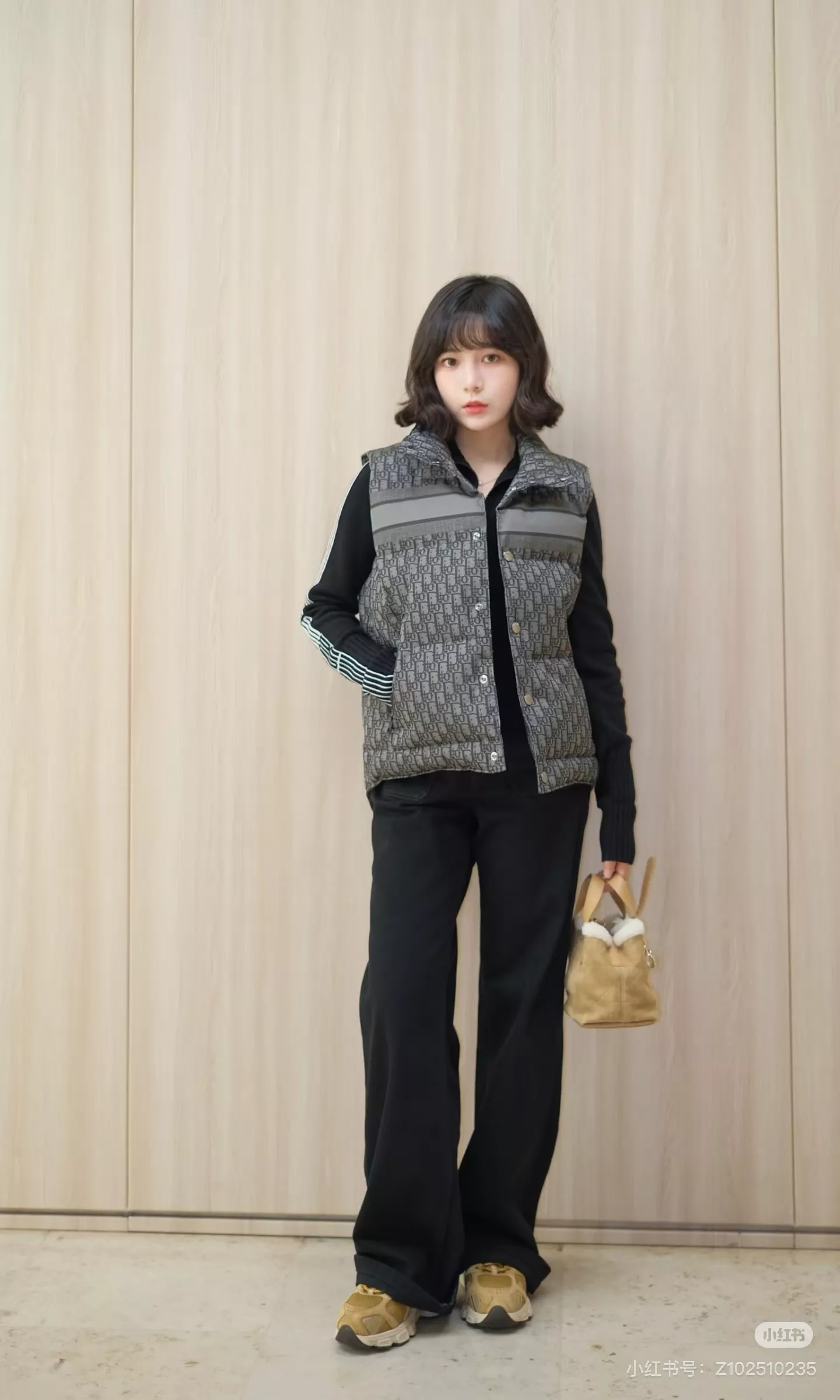 디올 D로고 자카드 다운 하이넥 베스트 상세 이미지 18