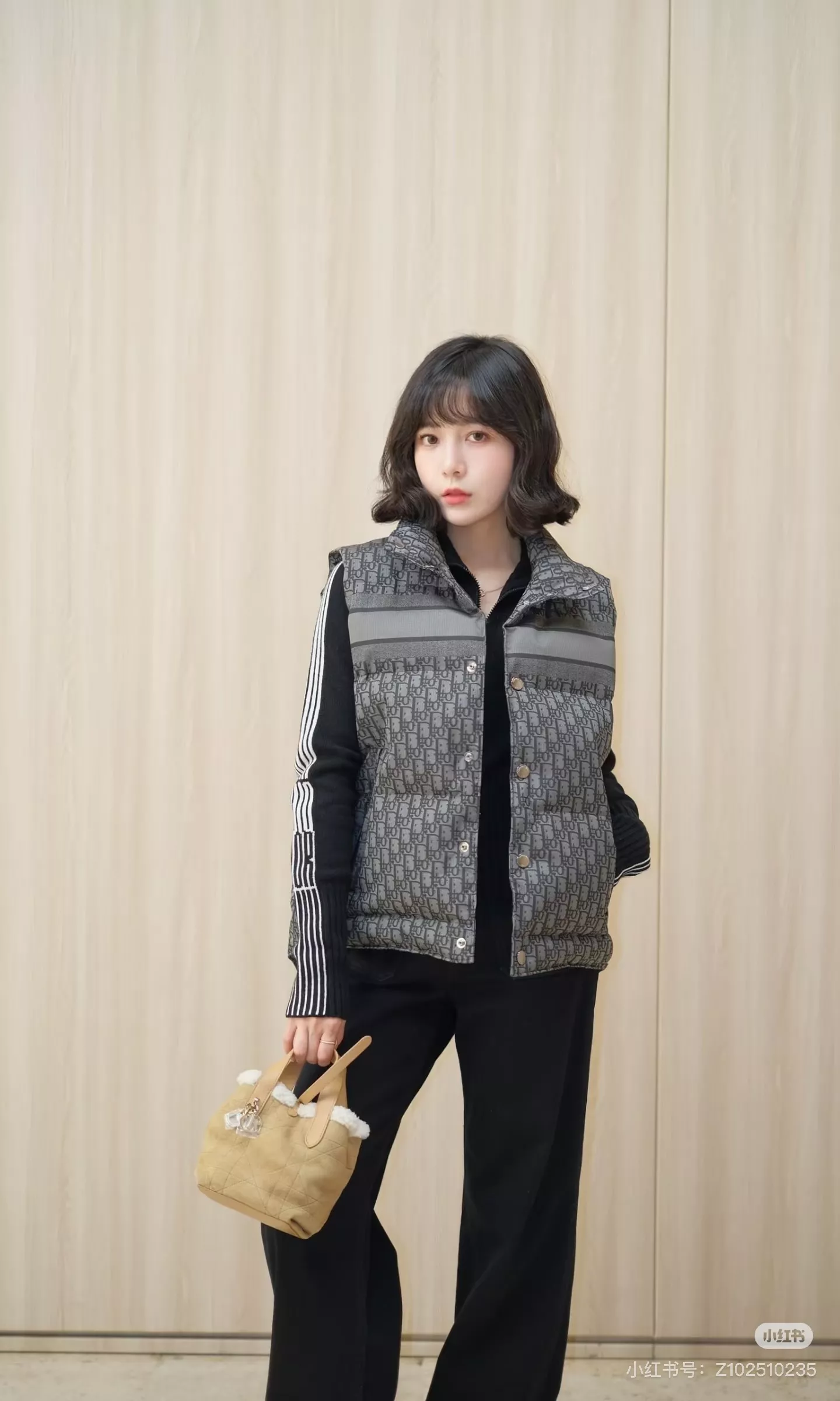 디올 D로고 자카드 다운 하이넥 베스트 상세 이미지 17