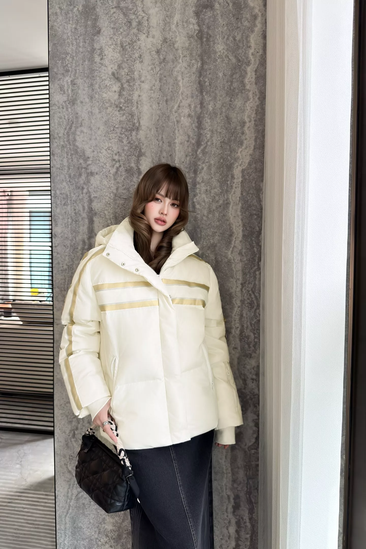 디올 골드 스타 로고 후드 하이넥 다운 재킷 상세 이미지 38