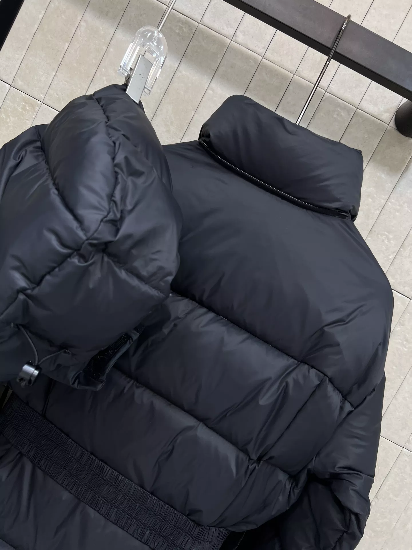 디올 탈부착 후드 하이넥 벨트 숏 다운 패딩 상세 이미지 17