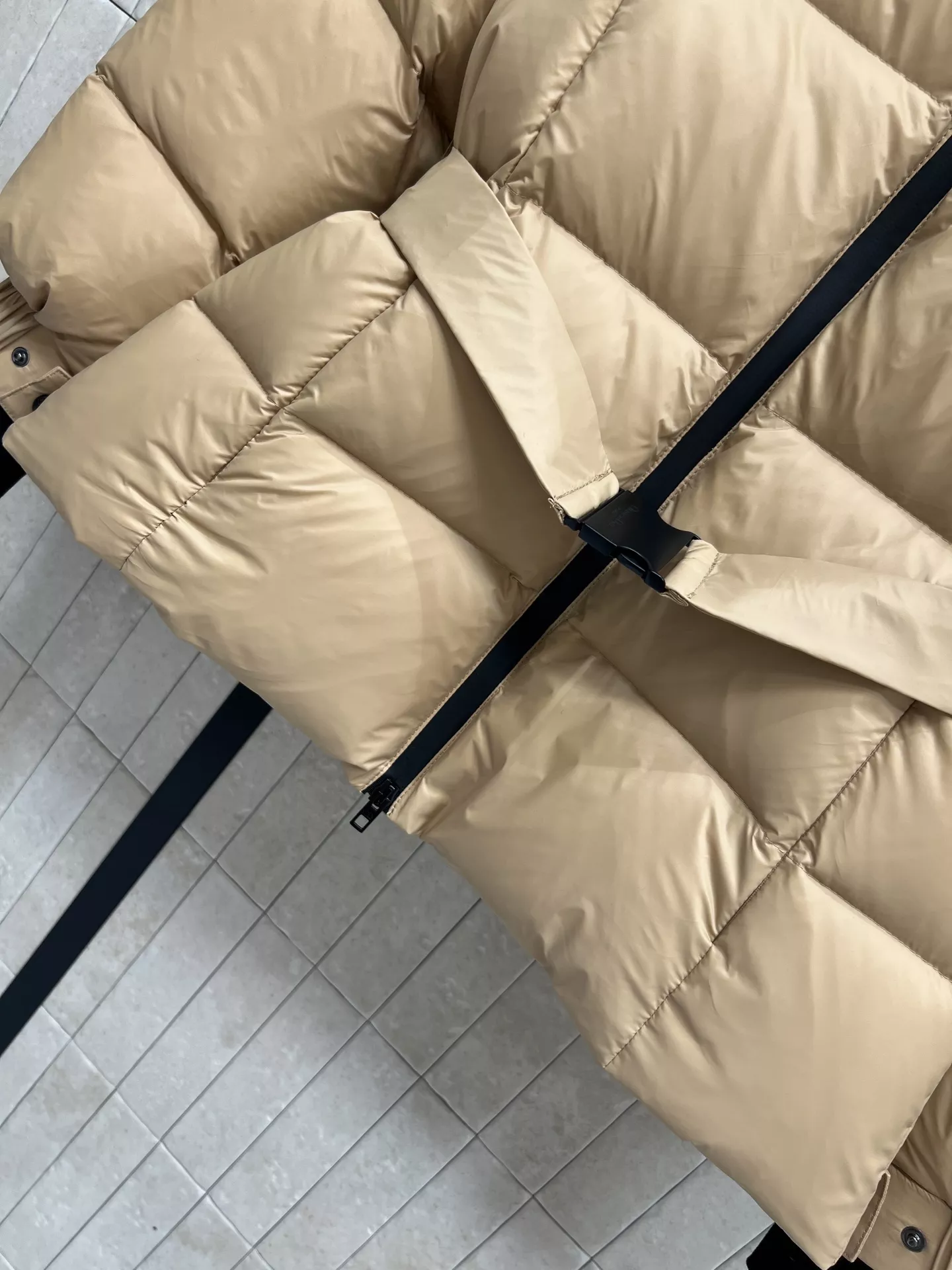 디올 탈부착 후드 하이넥 벨트 숏 다운 패딩 상세 이미지 3