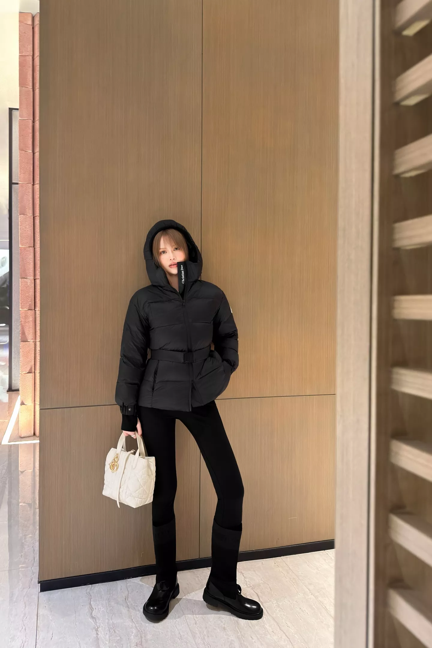 디올 탈부착 후드 하이넥 벨트 숏 다운 패딩 상세 이미지 55