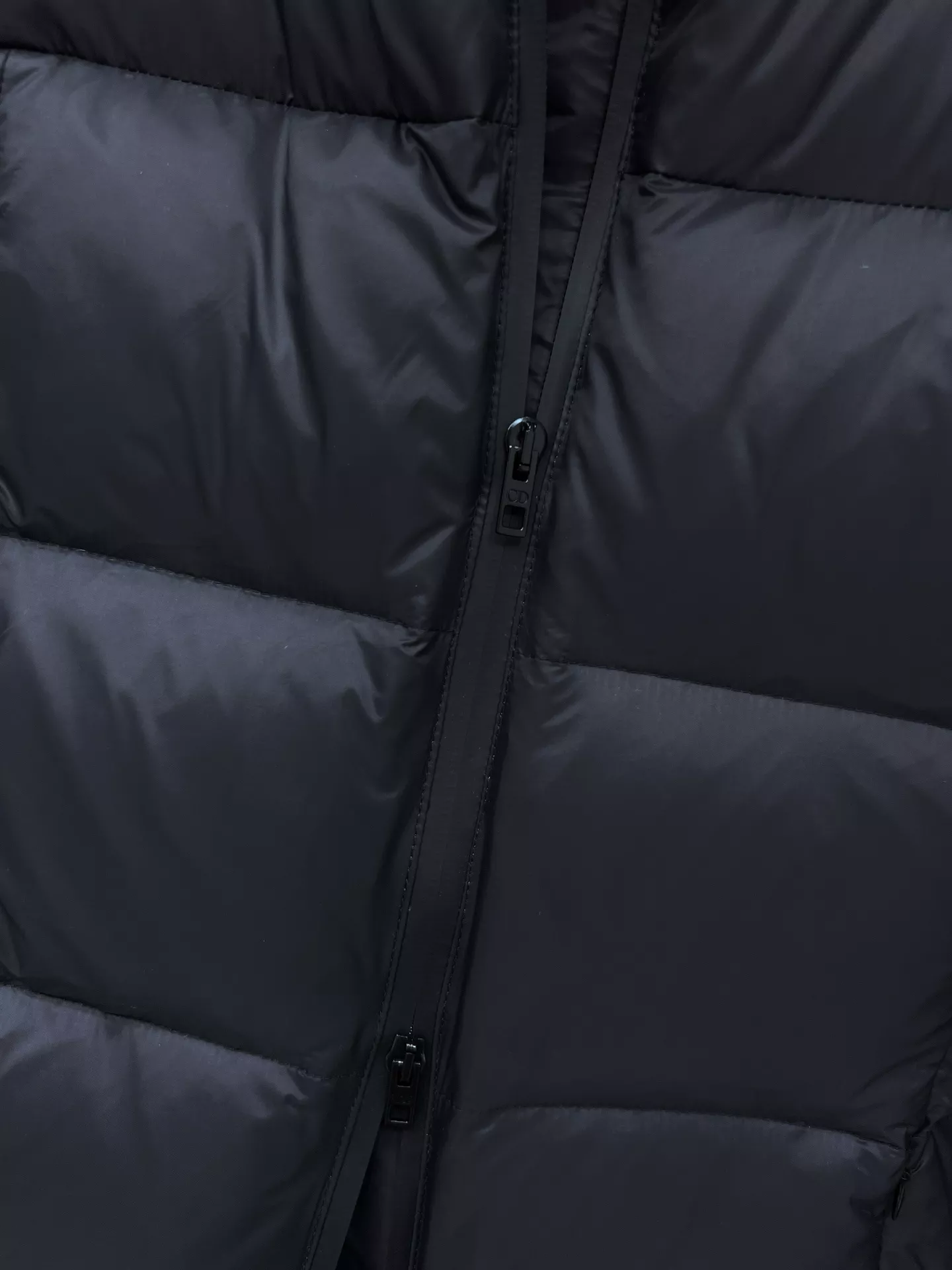 디올 탈부착 후드 하이넥 벨트 숏 다운 패딩 상세 이미지 12
