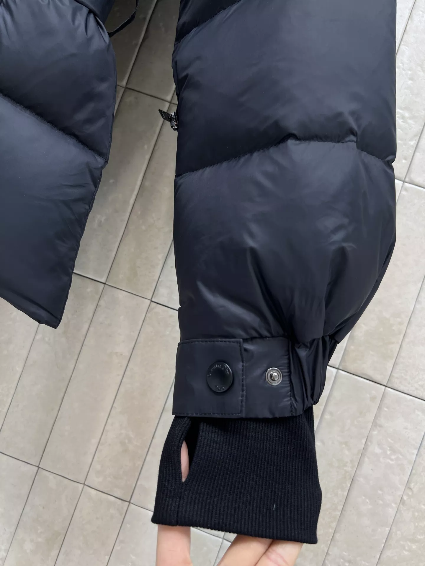 디올 탈부착 후드 하이넥 벨트 숏 다운 패딩 상세 이미지 15