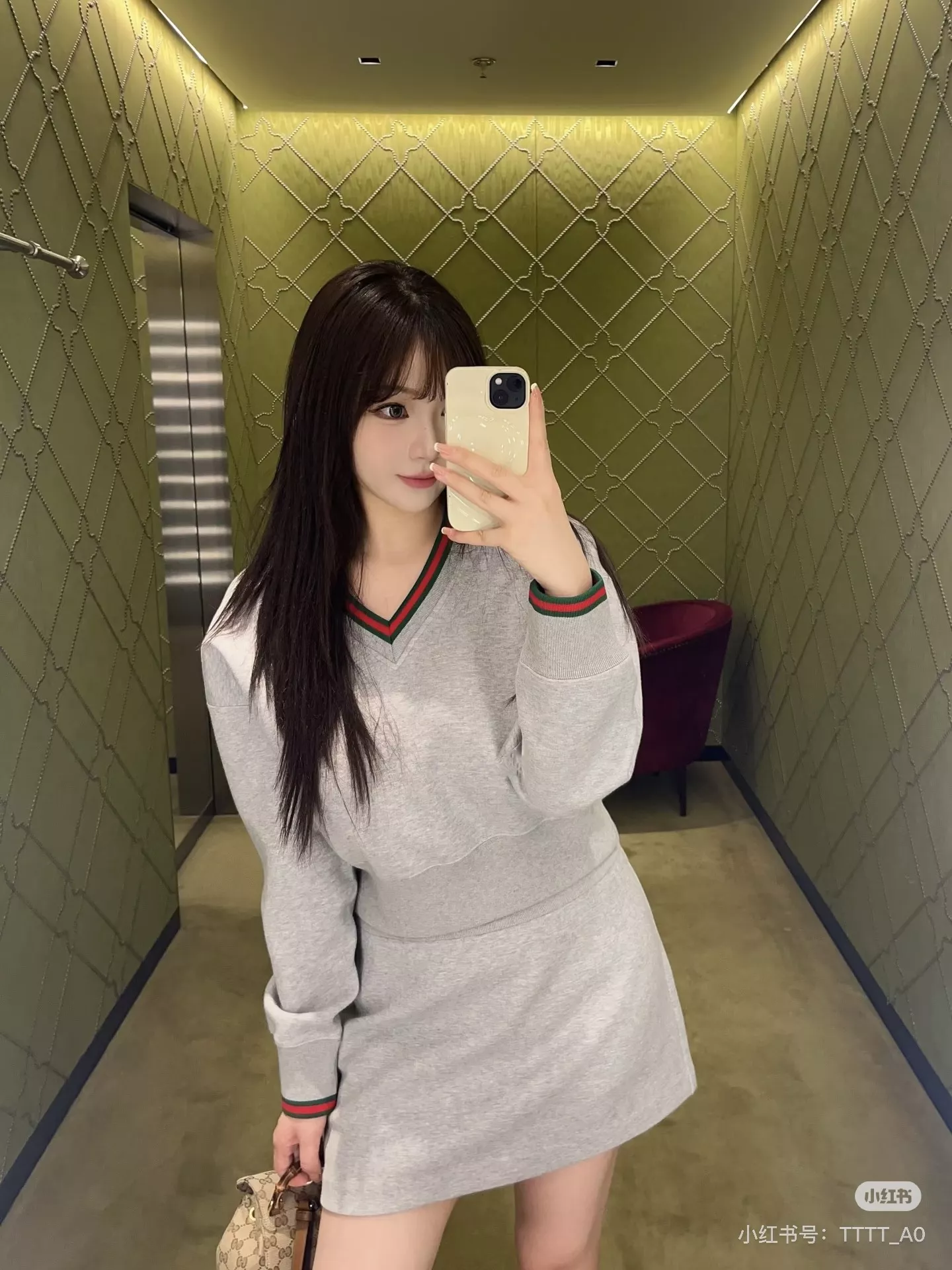 구찌 로고 버튼 라운드넥 스웻 가디건 상세 이미지 23