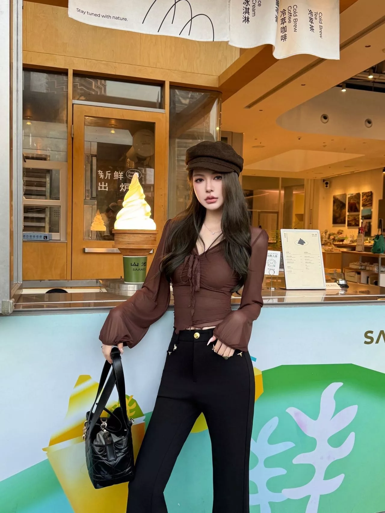 루이비통 블랙 하이웨이스트 마이크로 부츠컷 팬츠 상세 이미지 16