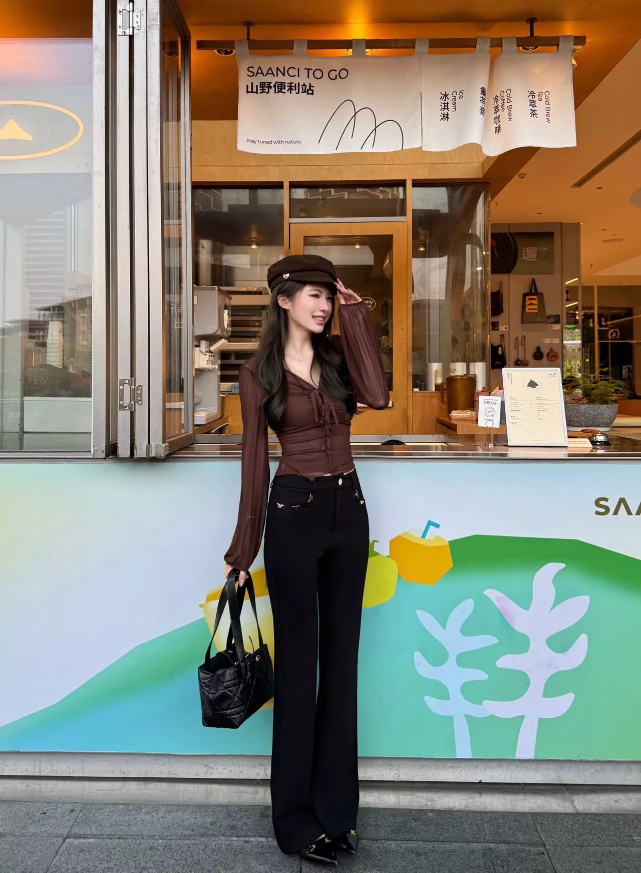루이비통 블랙 하이웨이스트 마이크로 부츠컷 팬츠 상세 이미지 18