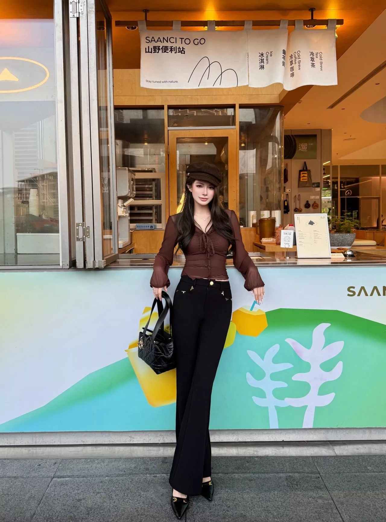 루이비통 블랙 하이웨이스트 마이크로 부츠컷 팬츠 상세 이미지 13