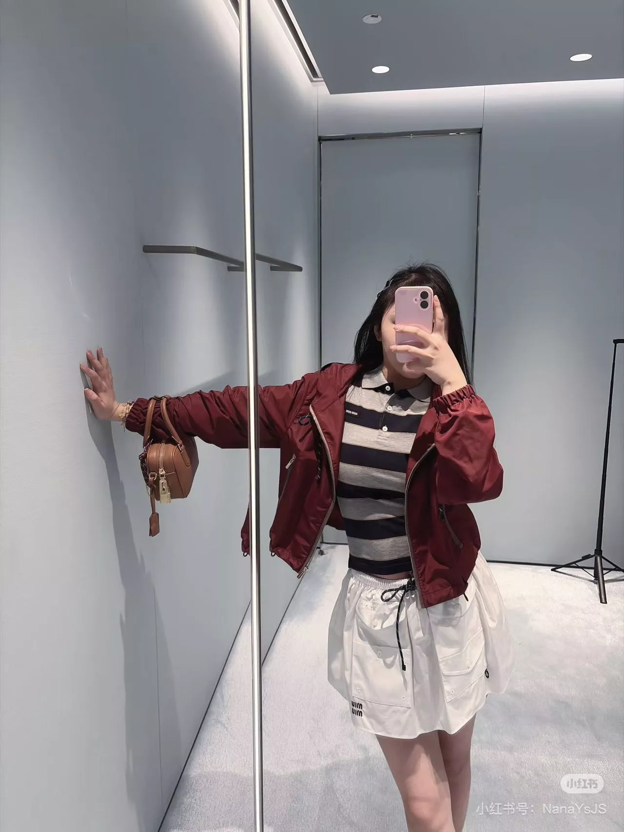 미우미우 26SS 로고 나일론 쇼츠 상세 이미지 32