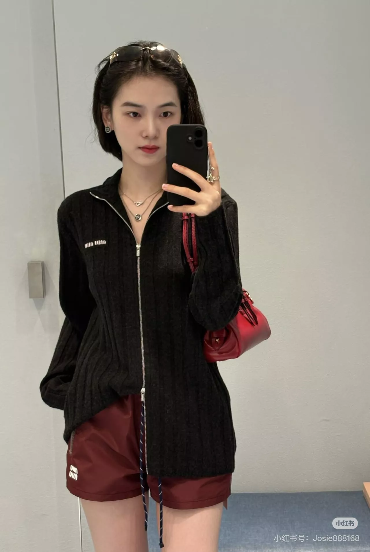 미우미우 26SS 로고 나일론 쇼츠 상세 이미지 24