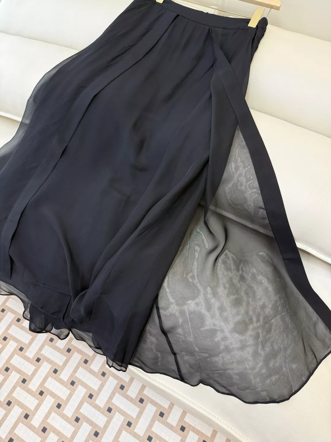 노브랜드 실크 블렌드 쉬폰 롱 스커트 상세 이미지 7