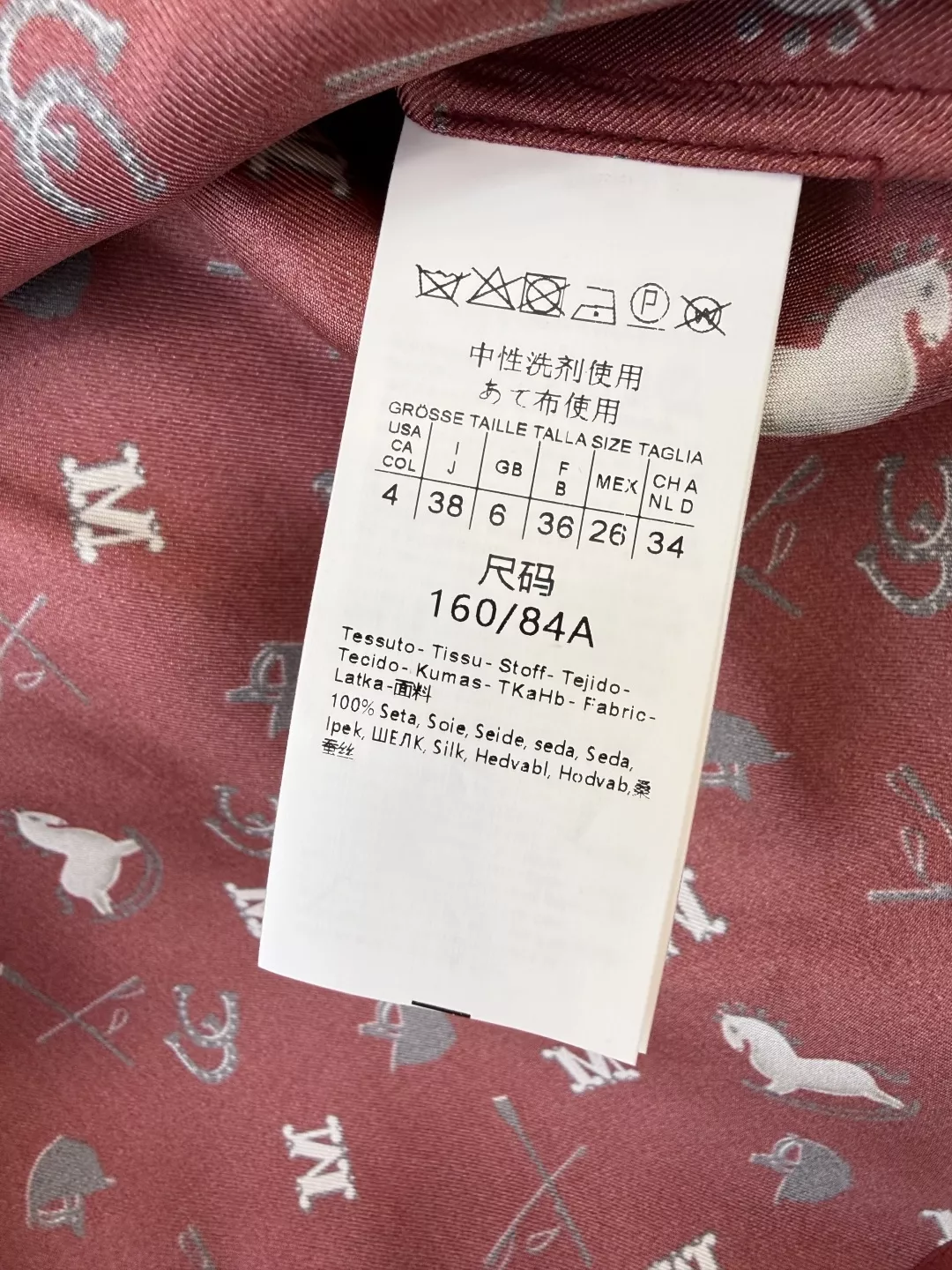 노브랜드 실크 트윌 리본 프린트 긴소매 블라우스 상세 이미지 9
