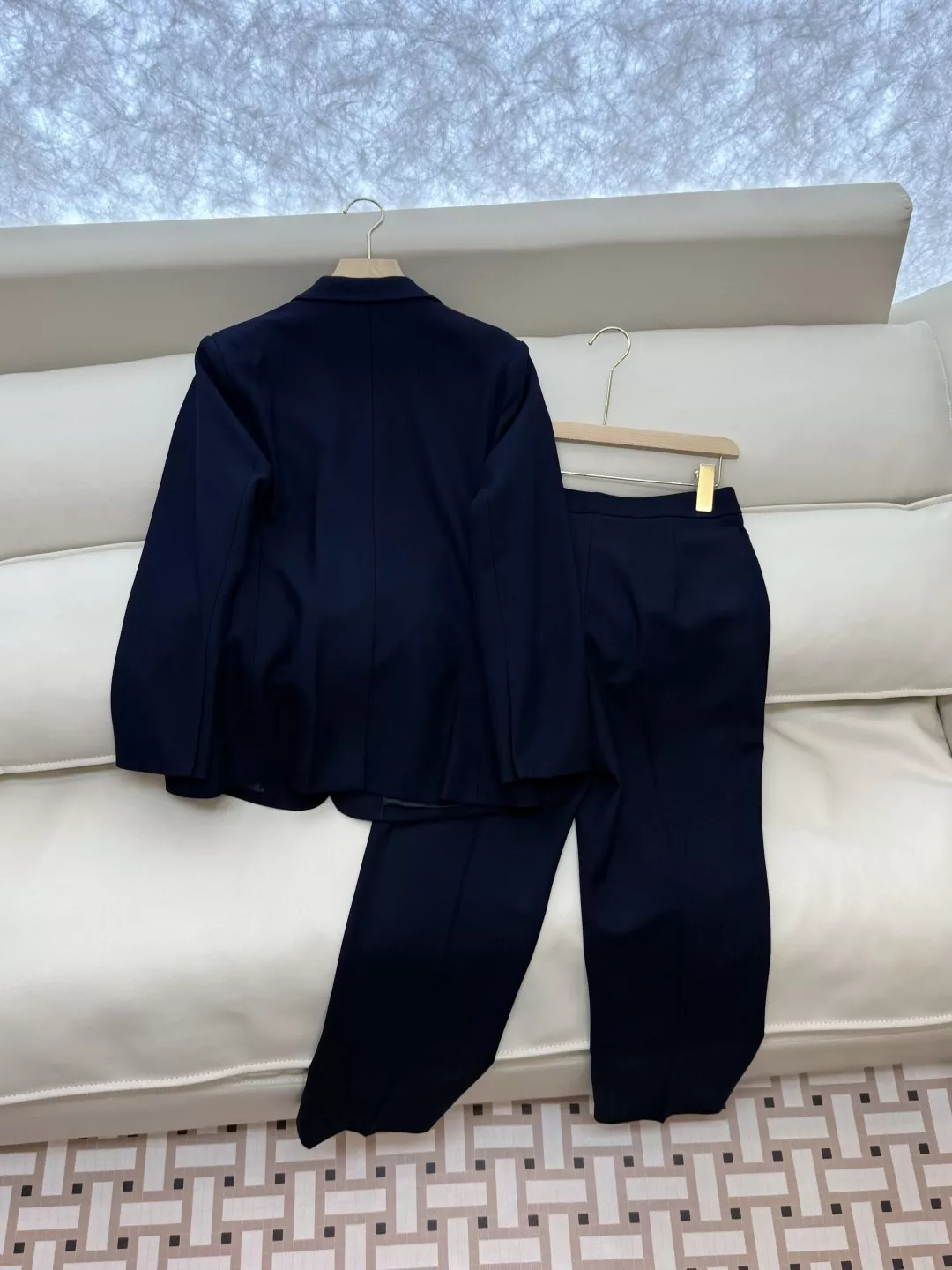 띠어리 60퍼센트울더블브레스티드긴소매블레이저와롱팬츠세트 상세 이미지 4