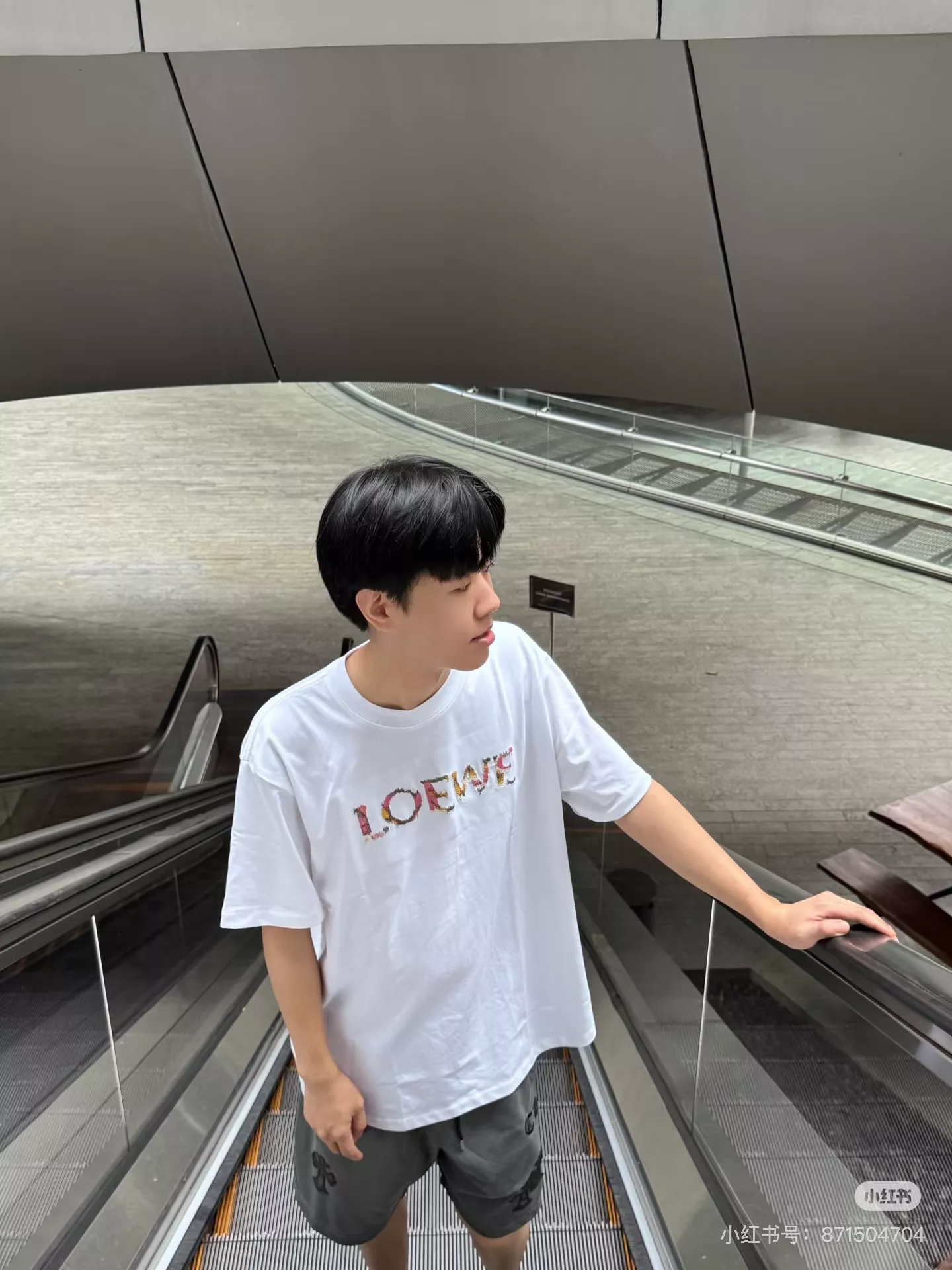 로에베 컬러 레터 자수 로고 코튼 티셔츠 상세 이미지 10