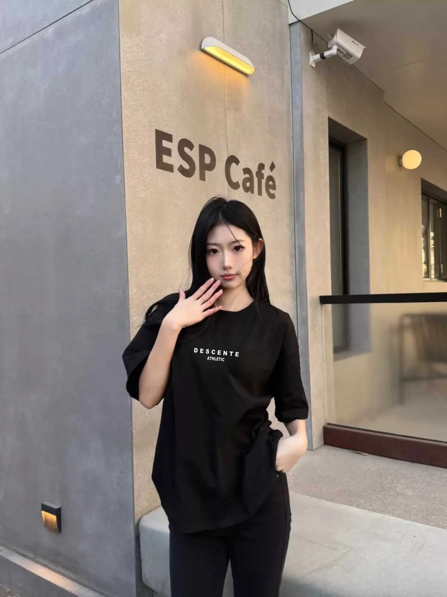 데상트 애슬레틱 레터링 로고 코튼 티셔츠 상세 이미지 8