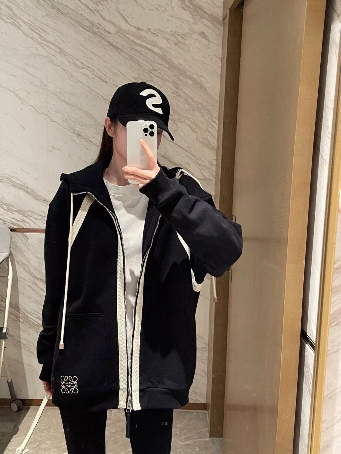로에베 자수 로고 코튼 테이프 후드 집업 상세 이미지 10