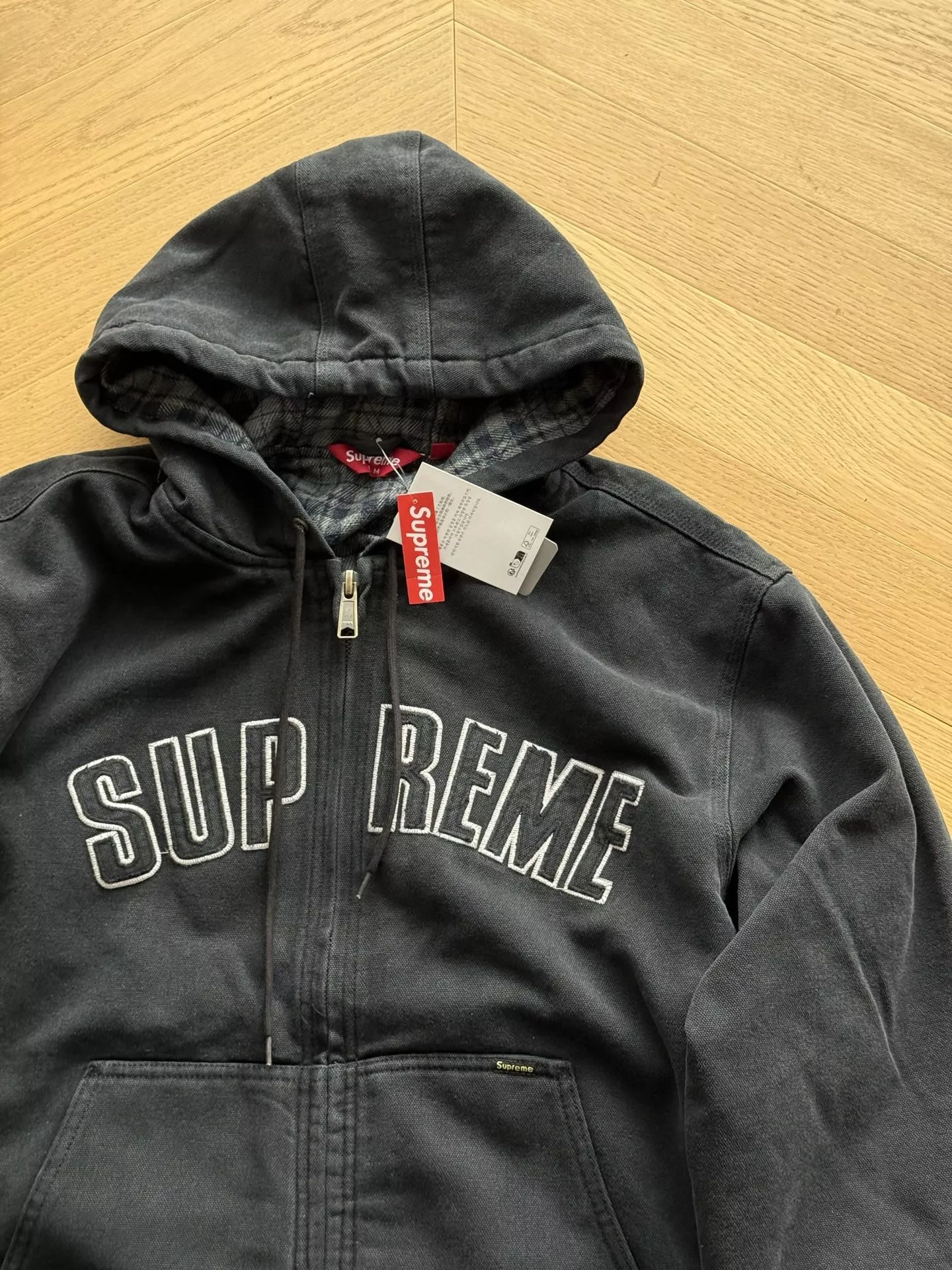 슈프림 FW25 리플렉티브 아치 로고 후드 워크 재킷 상세 이미지 11