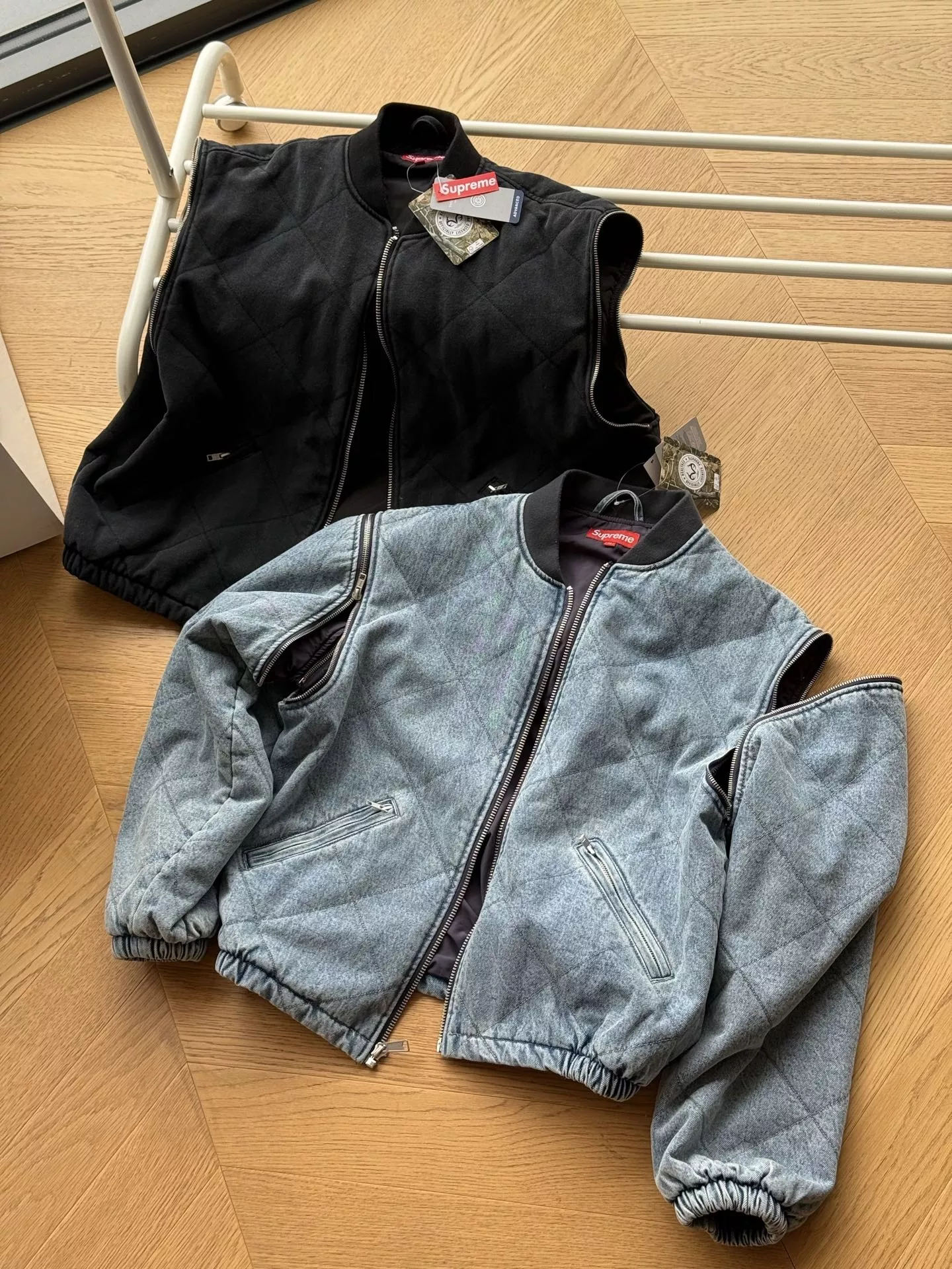슈프림 FW25 집오프 슬리브 퀼티드 봄버 재킷 상세 이미지 2